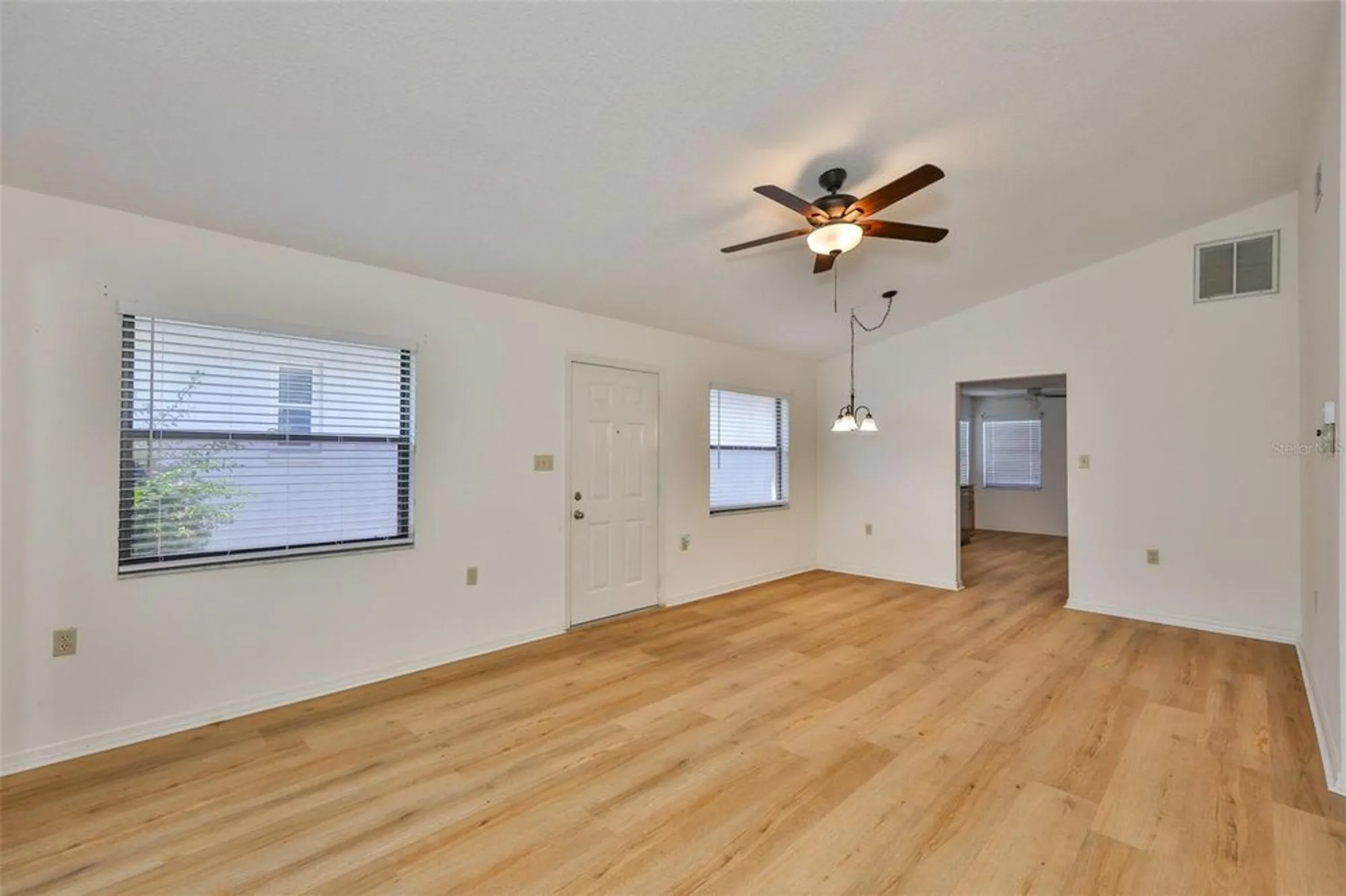 Property Slideshow image 5 of 39 | 6253 sandpipers dr, Lakeland, FL, 33809