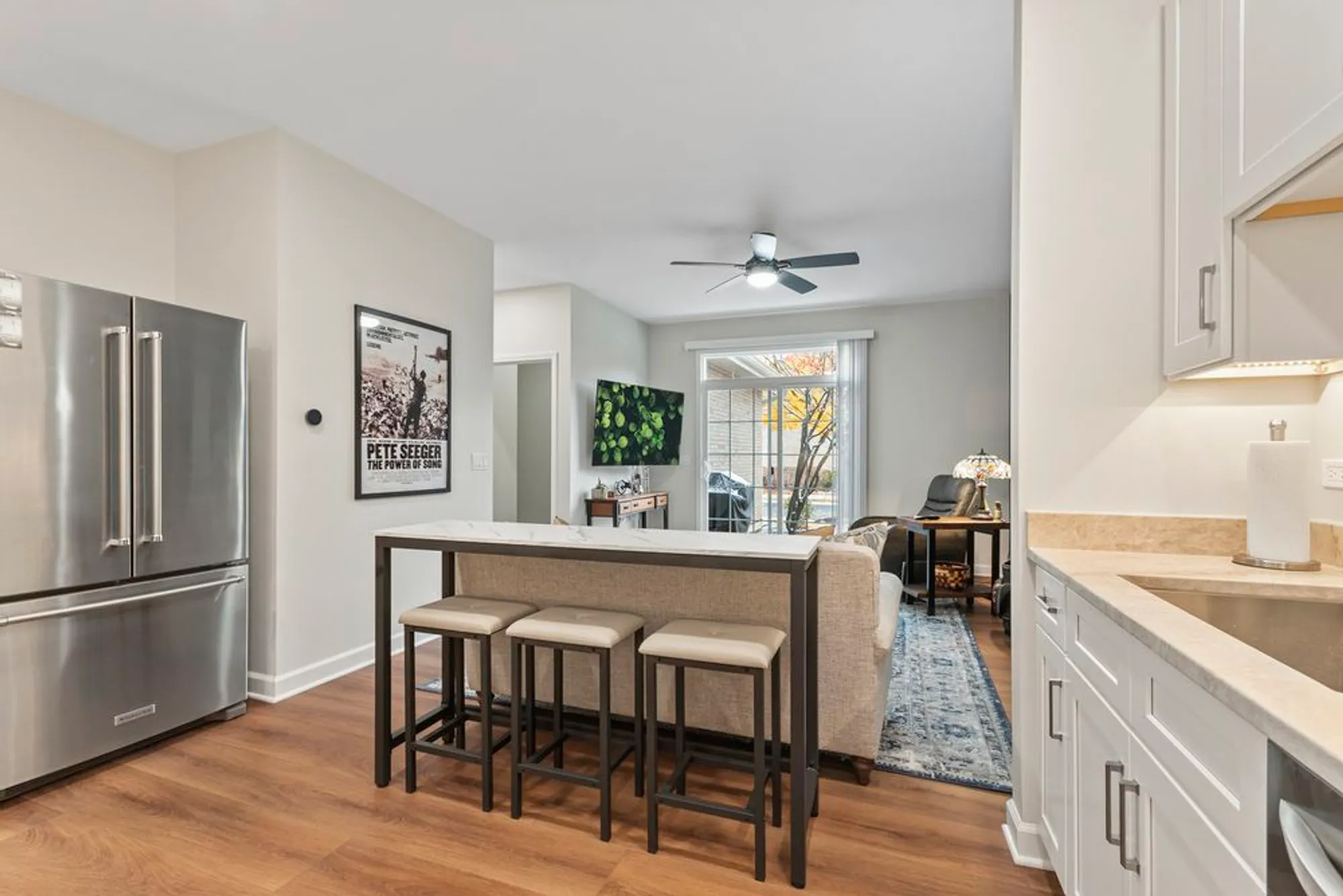 Property Slideshow image 12 of 31 | 631 belmont ln, Carol Stream, IL, 60188