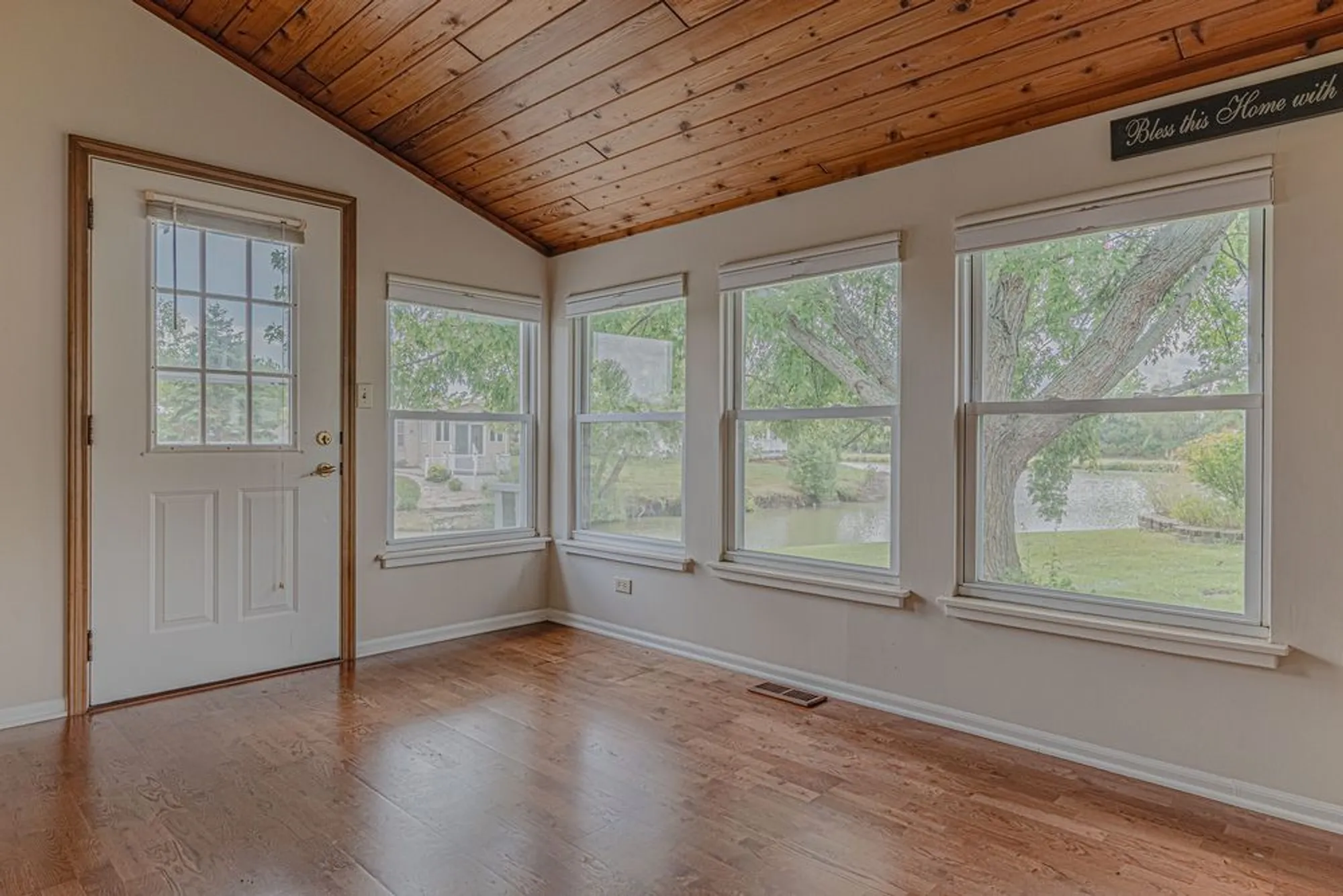 Property Slideshow image 11 of 41 | 9 derby ct, Grayslake, IL, 60030