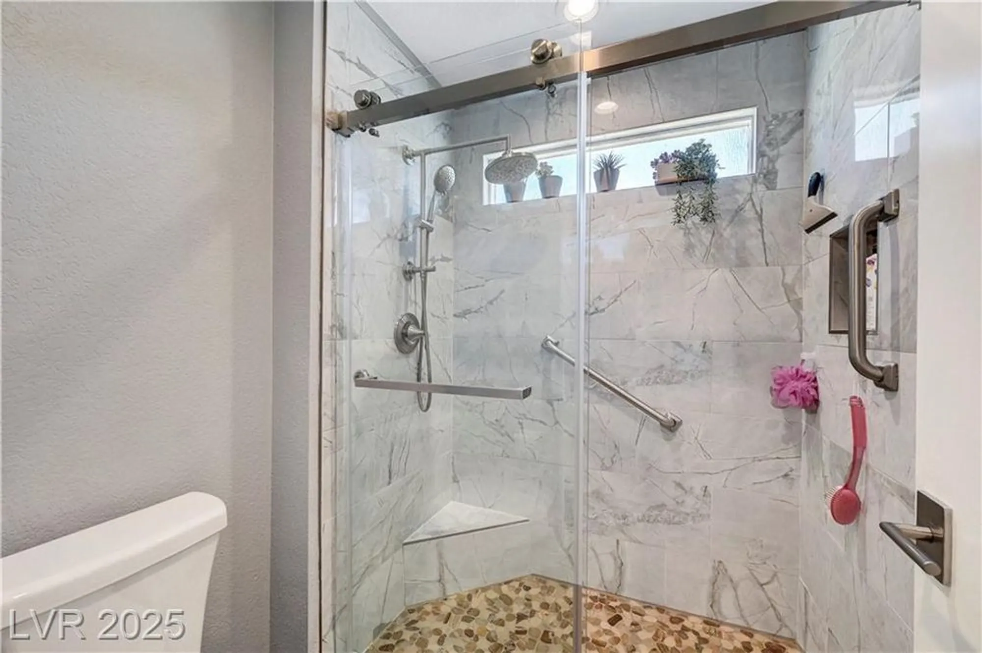 Property Slideshow image 19 of 55 | 2456 desert butte dr, Las Vegas, NV, 89134