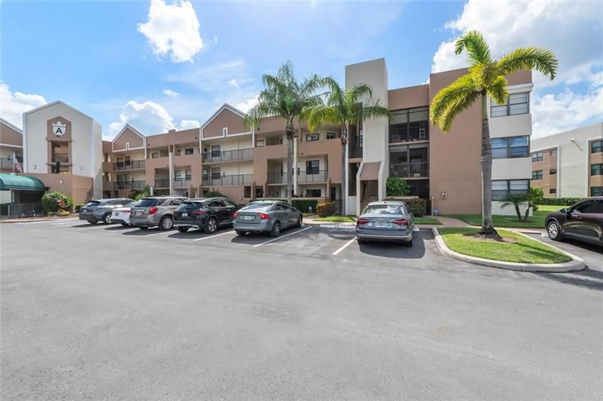 Property Slideshow image 31 of 37 | 7219 fairfax dr 110, Tamarac, FL, 33321