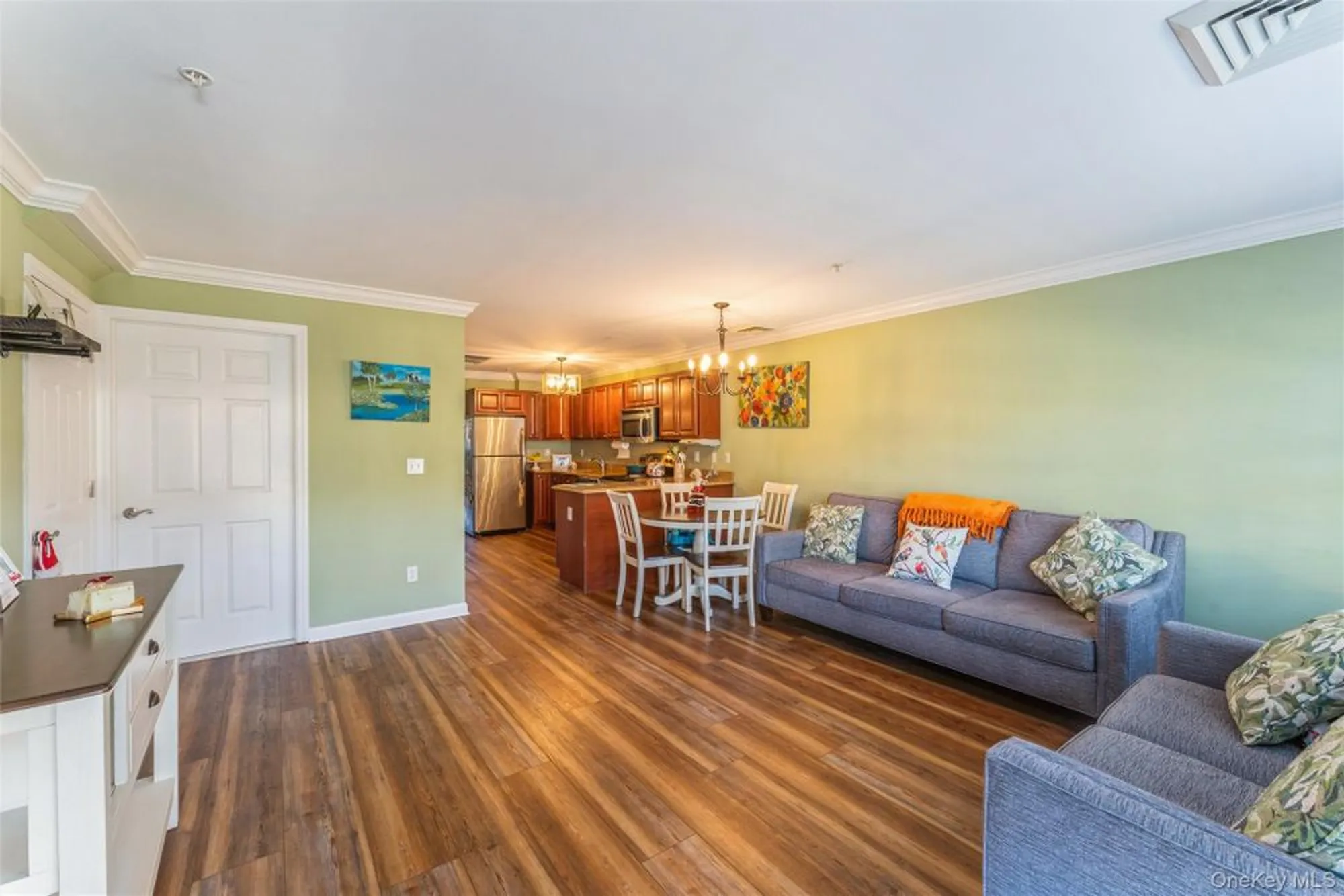 Property Slideshow image 13 of 31 | 1207 willow ln, Valley Stream, NY, 11580