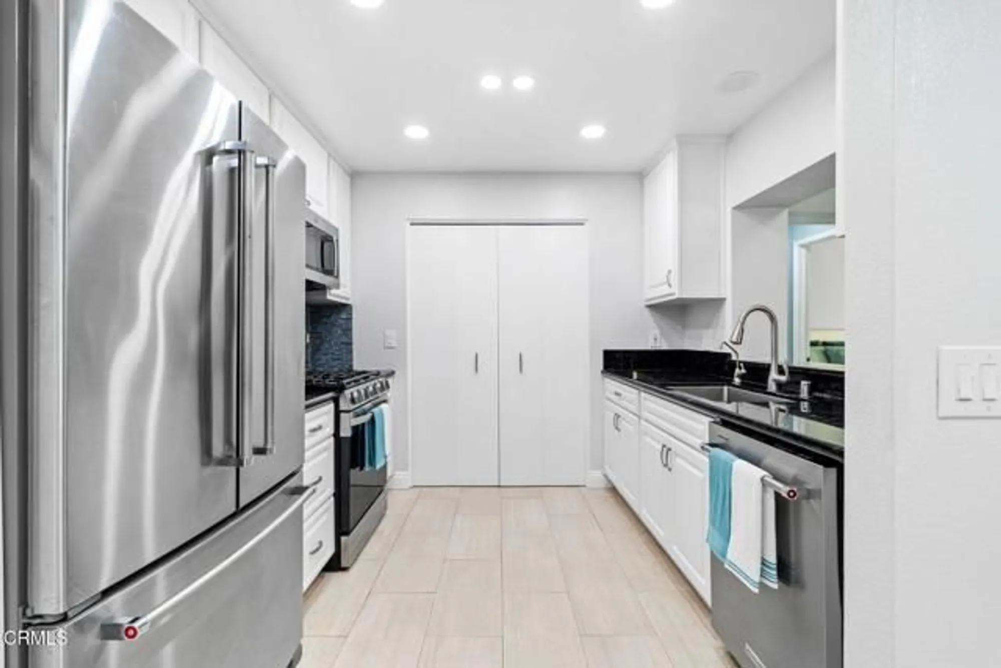 Property Slideshow image 22 of 53 | 2151 martinique ln, Oxnard, CA, 93035