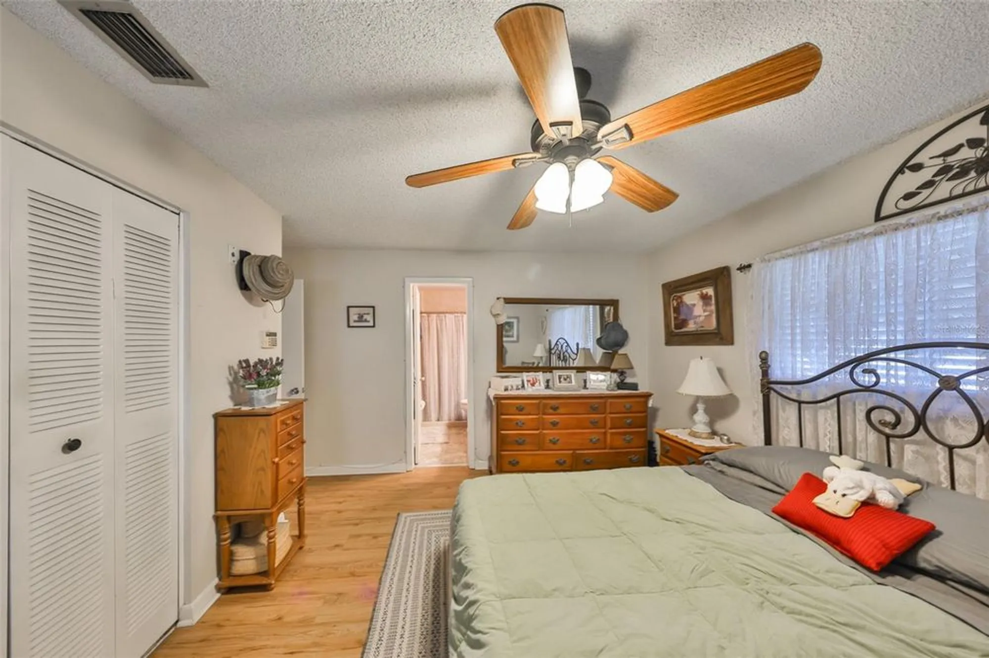 Property Slideshow image 12 of 53 | 672 allegheny dr, Sun City Center, FL, 33573