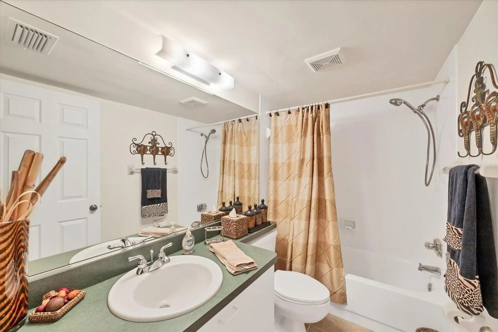 Property Slideshow image 29 of 56 | 823 wexford blvd # 823, Venice, FL, 34293