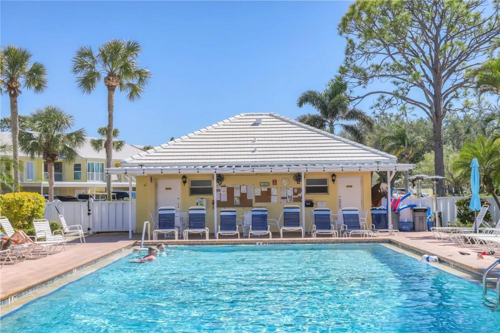 Property Slideshow image 17 of 25 | 404 cerromar cir 119, Venice, FL, 34293