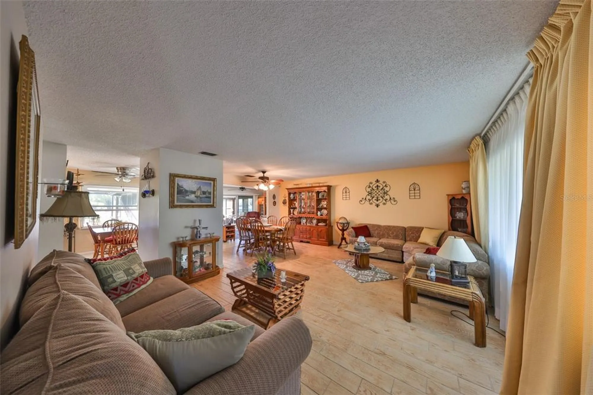 Property Slideshow image 19 of 53 | 672 allegheny dr, Sun City Center, FL, 33573