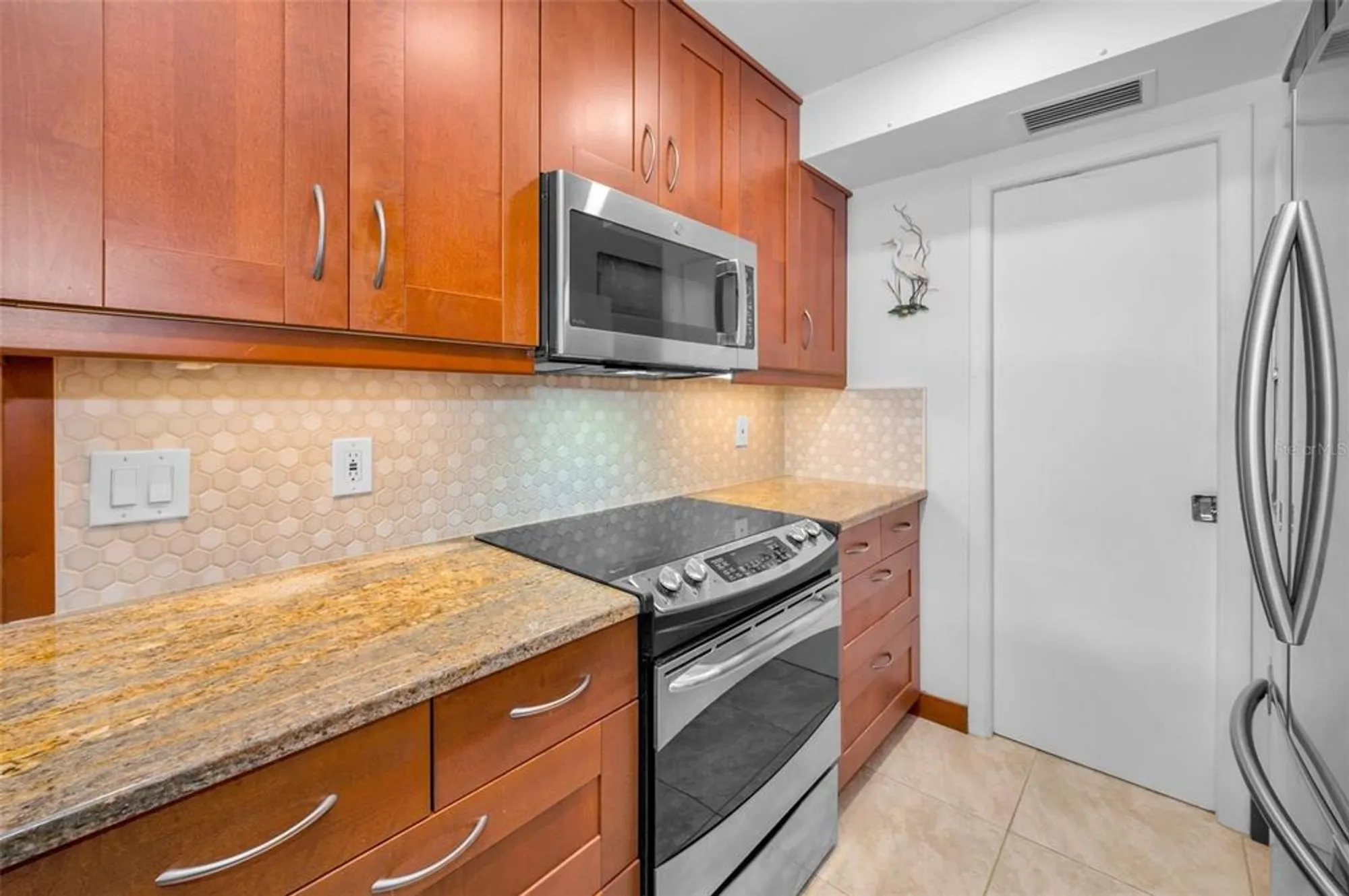 Property Slideshow image 21 of 42 | 632 edgewater dr 433, Dunedin, FL, 34698