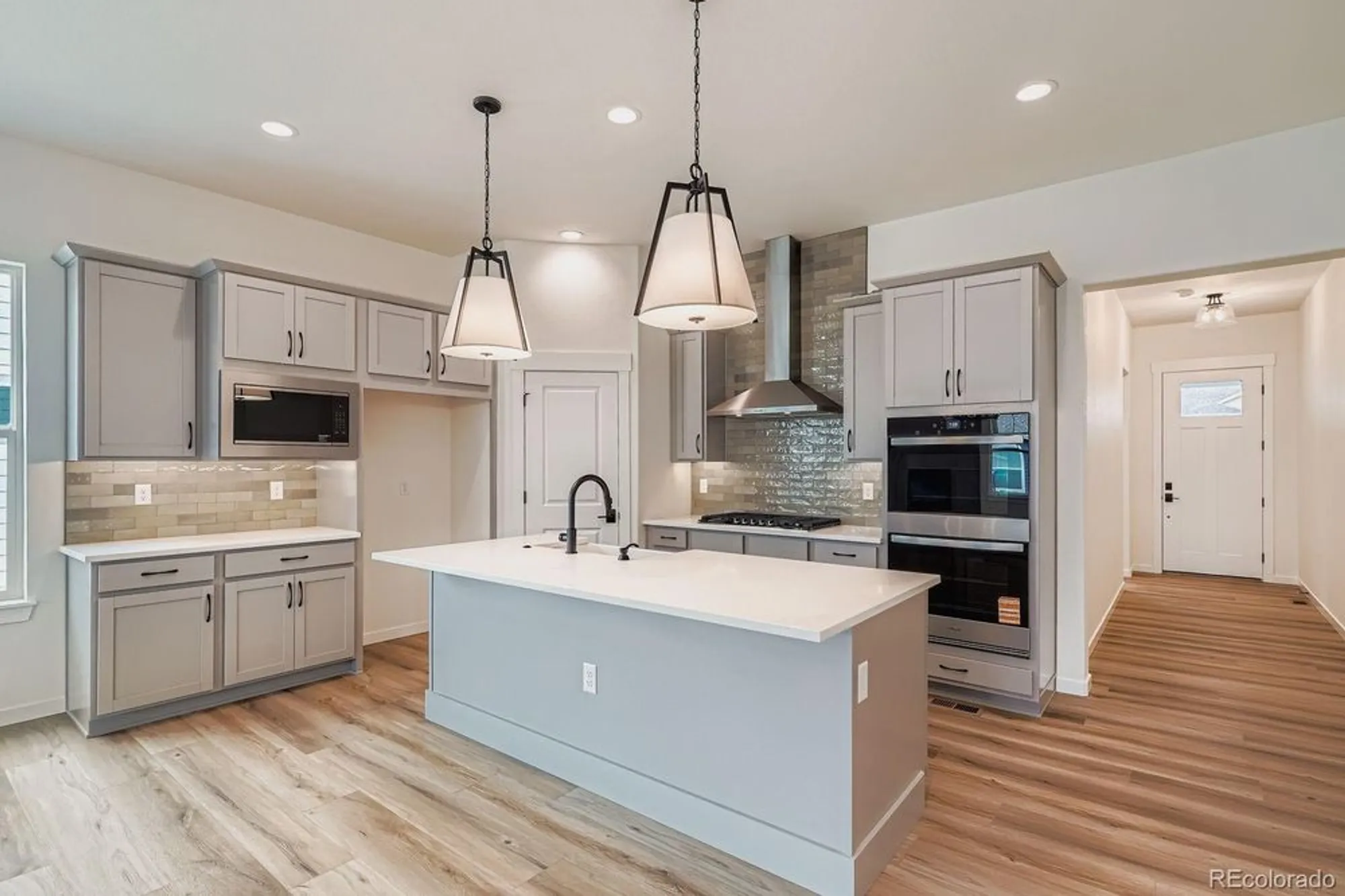 Property Slideshow image 9 of 28 | 8925 s riviera way, Aurora, CO, 80016