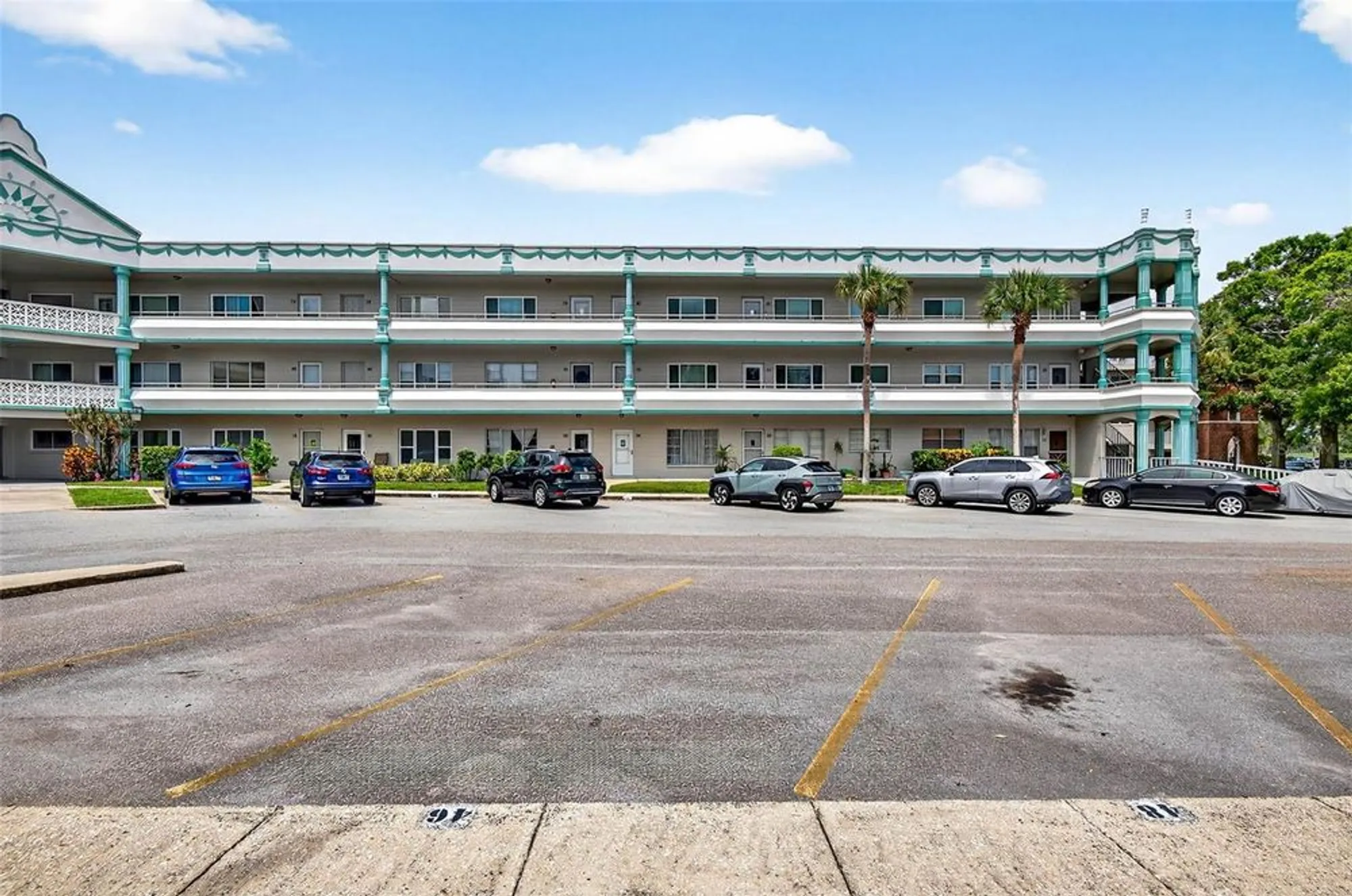 Property Slideshow image 3 of 32 | 2370 jamaican st 84, Clearwater, FL, 33763