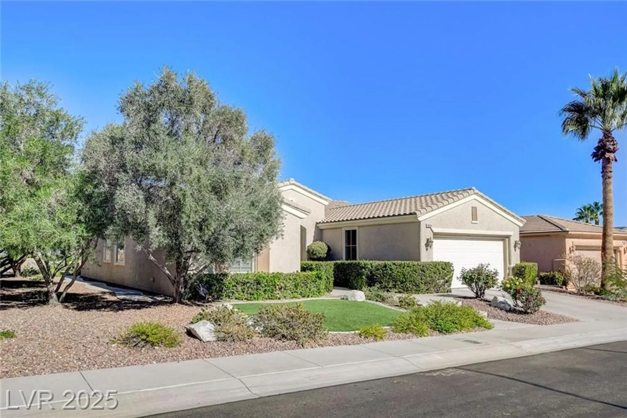 Property Slideshow image 39 of 48 | 10584 abisso dr, Las Vegas, NV, 89135