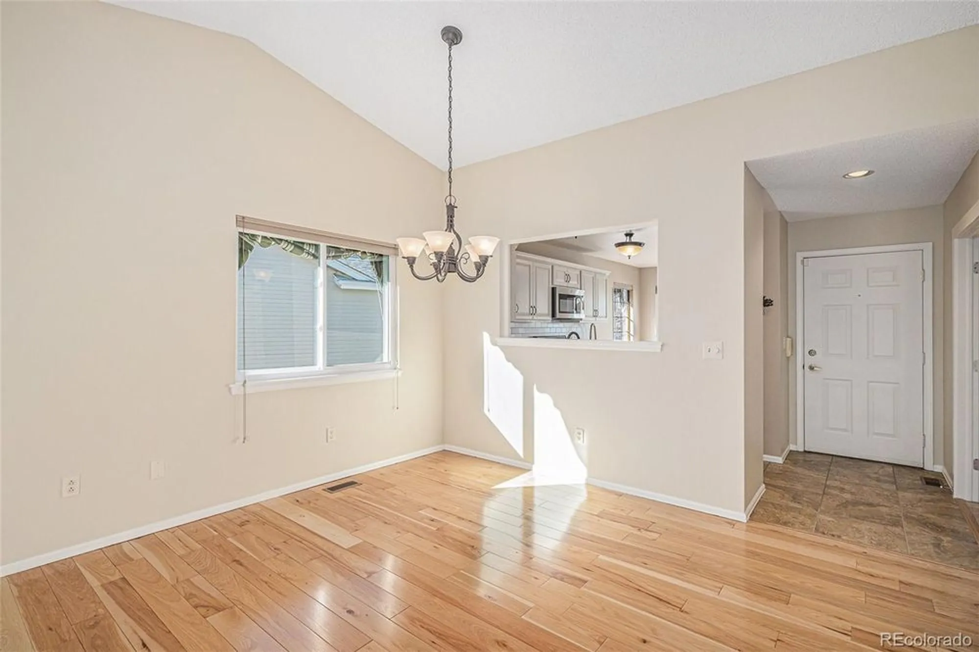 Property Slideshow image 4 of 25 | 16 shetland ct, Highlands Ranch, CO, 80130