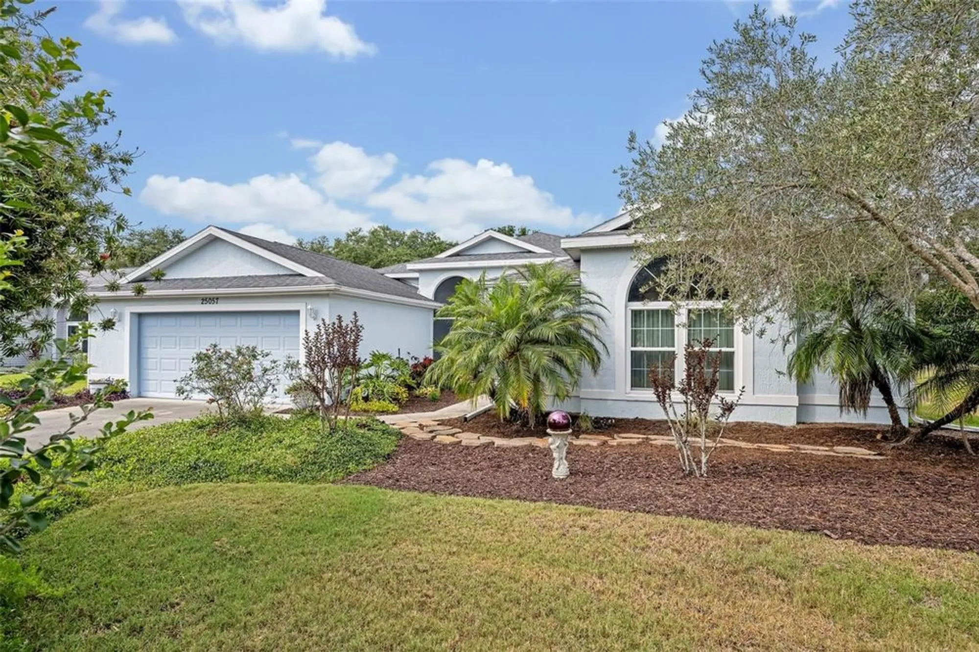 Property Slideshow image 3 of 52 | 25057 riverwalk dr, Leesburg, FL, 34748