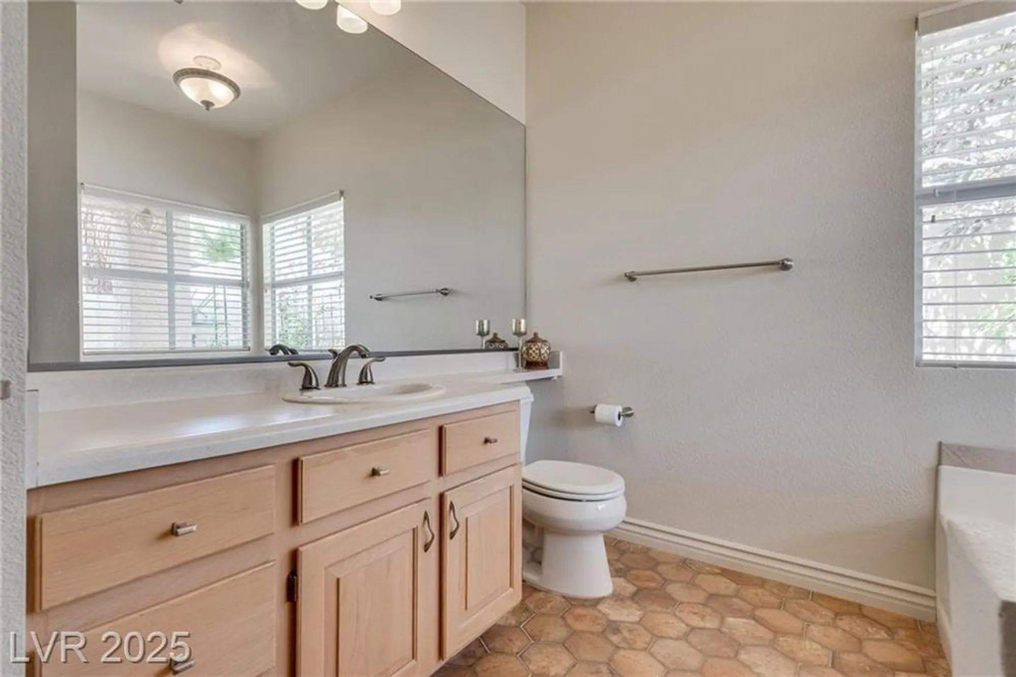 Property Slideshow image 14 of 29 | 421 wonderstone dr, Las Vegas, NV, 89107