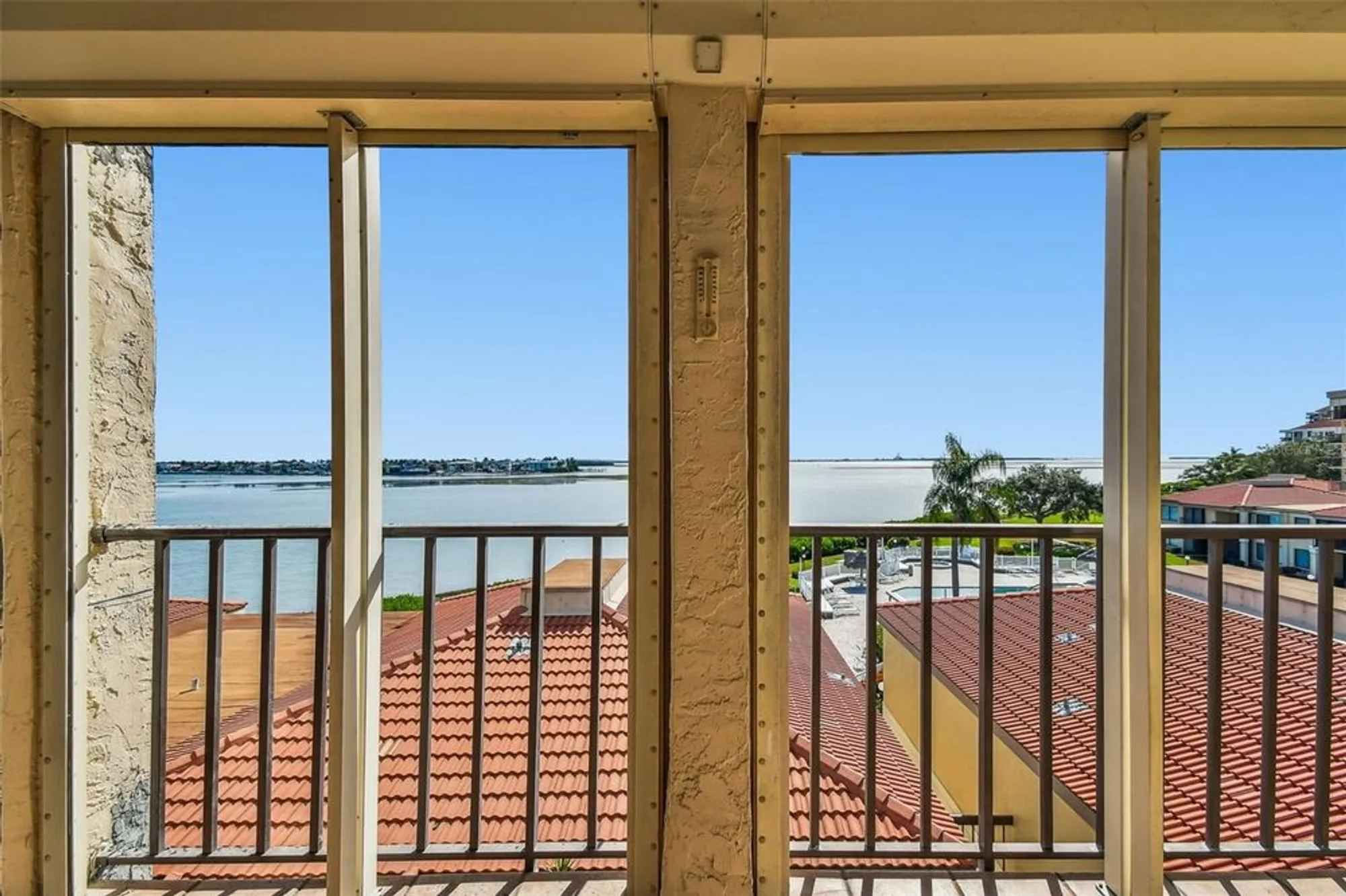 Property Slideshow image 5 of 49 | 6104 palma del mar blvd s apt 402, St Petersburg, FL, 33715