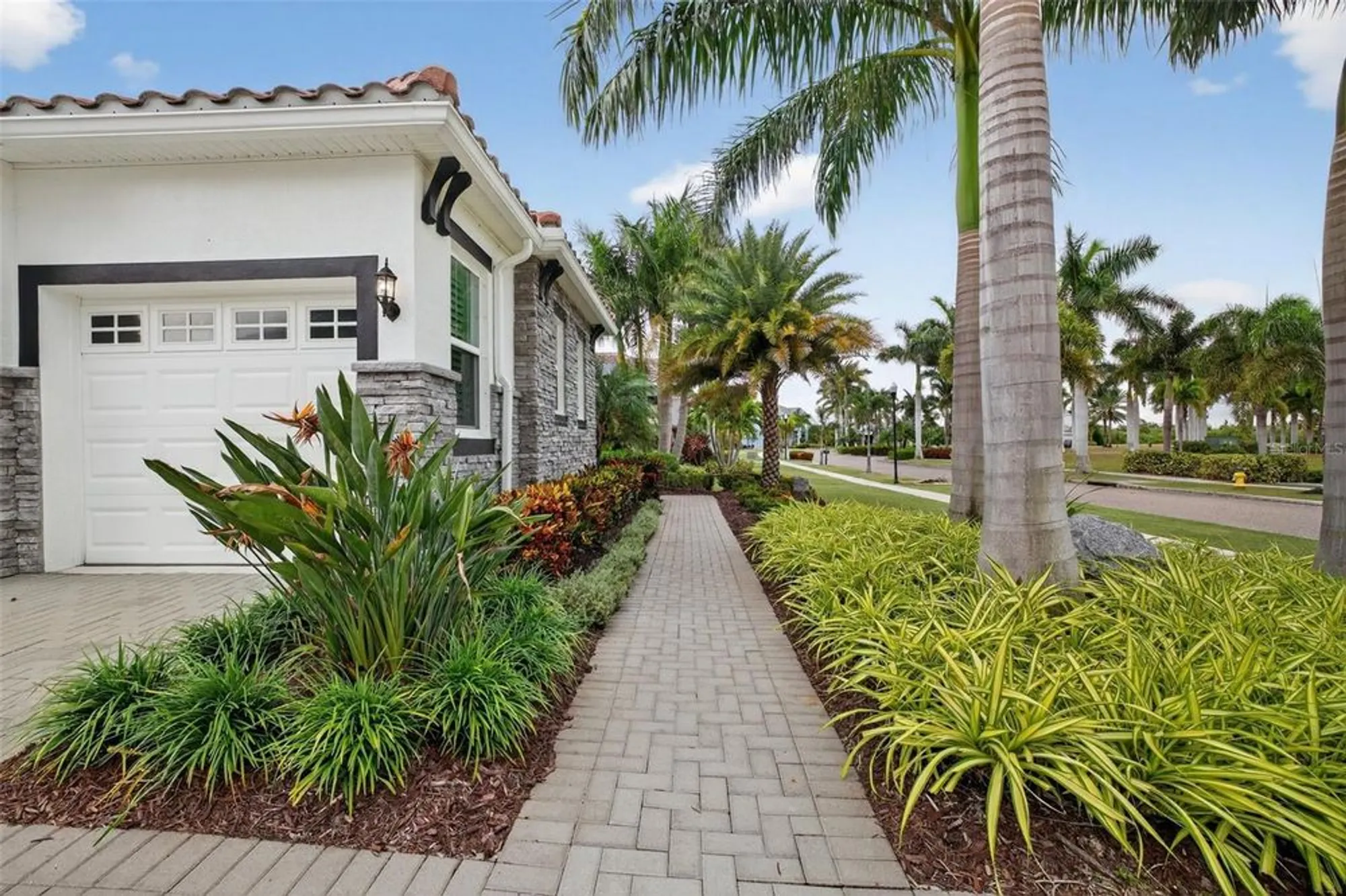 Property Slideshow image 8 of 62 | 830 manns harbor dr, Apollo Beach, FL, 33572
