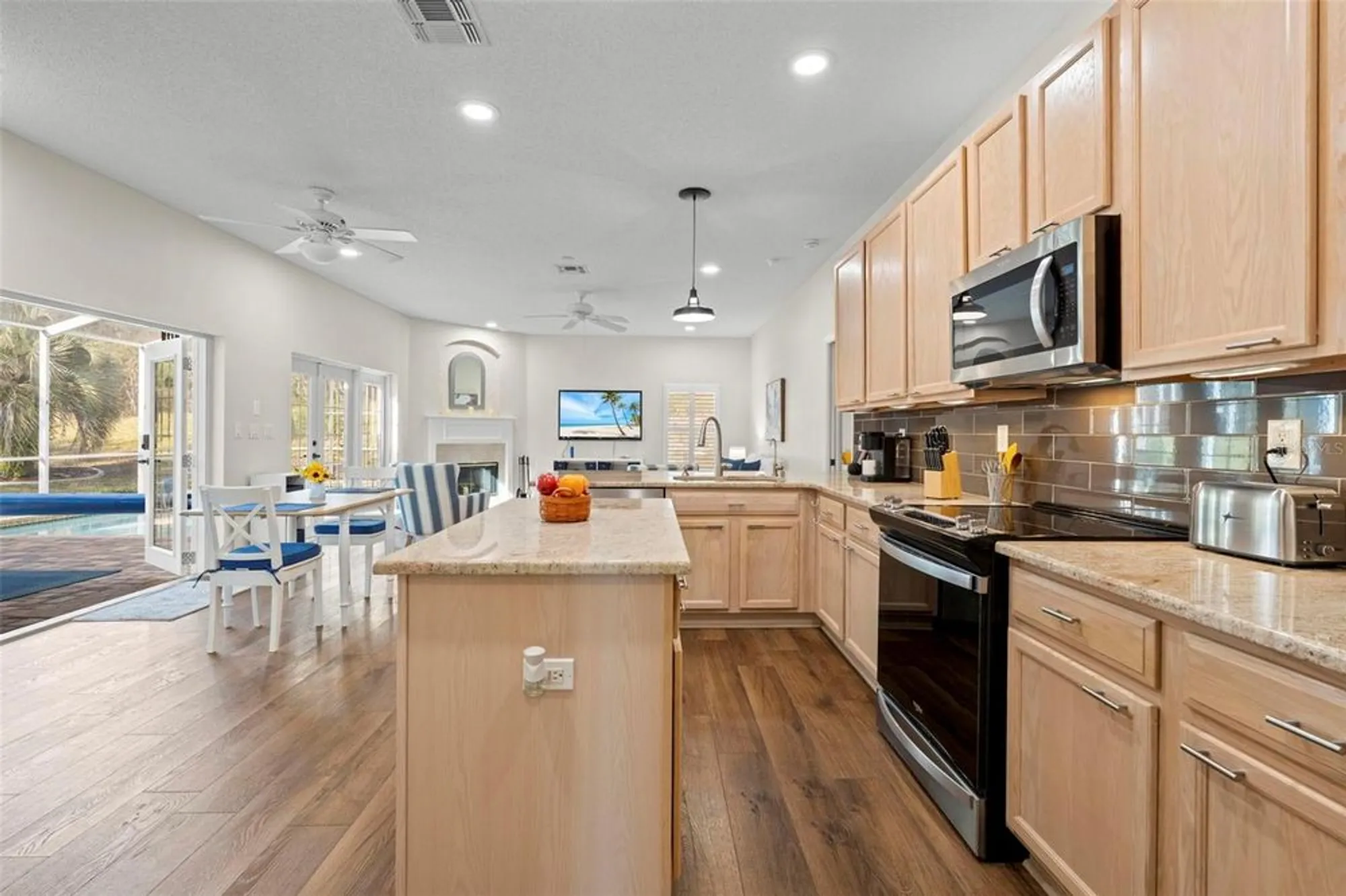 Property Slideshow image 10 of 54 | 332 mcintosh ct, Spring Hill, FL, 34609