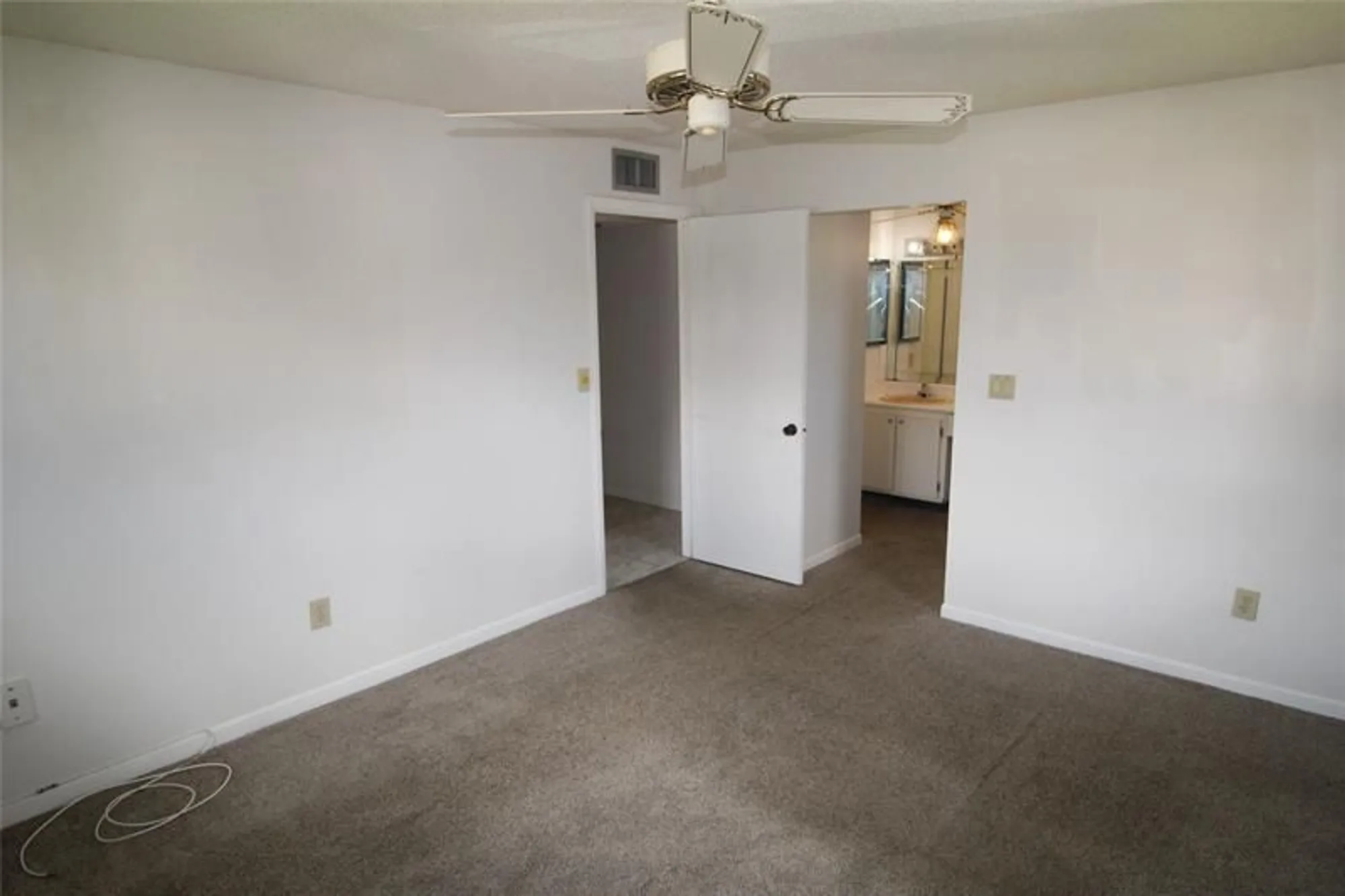 Property Slideshow image 8 of 10 | 9728 s belfort cir # 206, Tamarac, FL, 33321