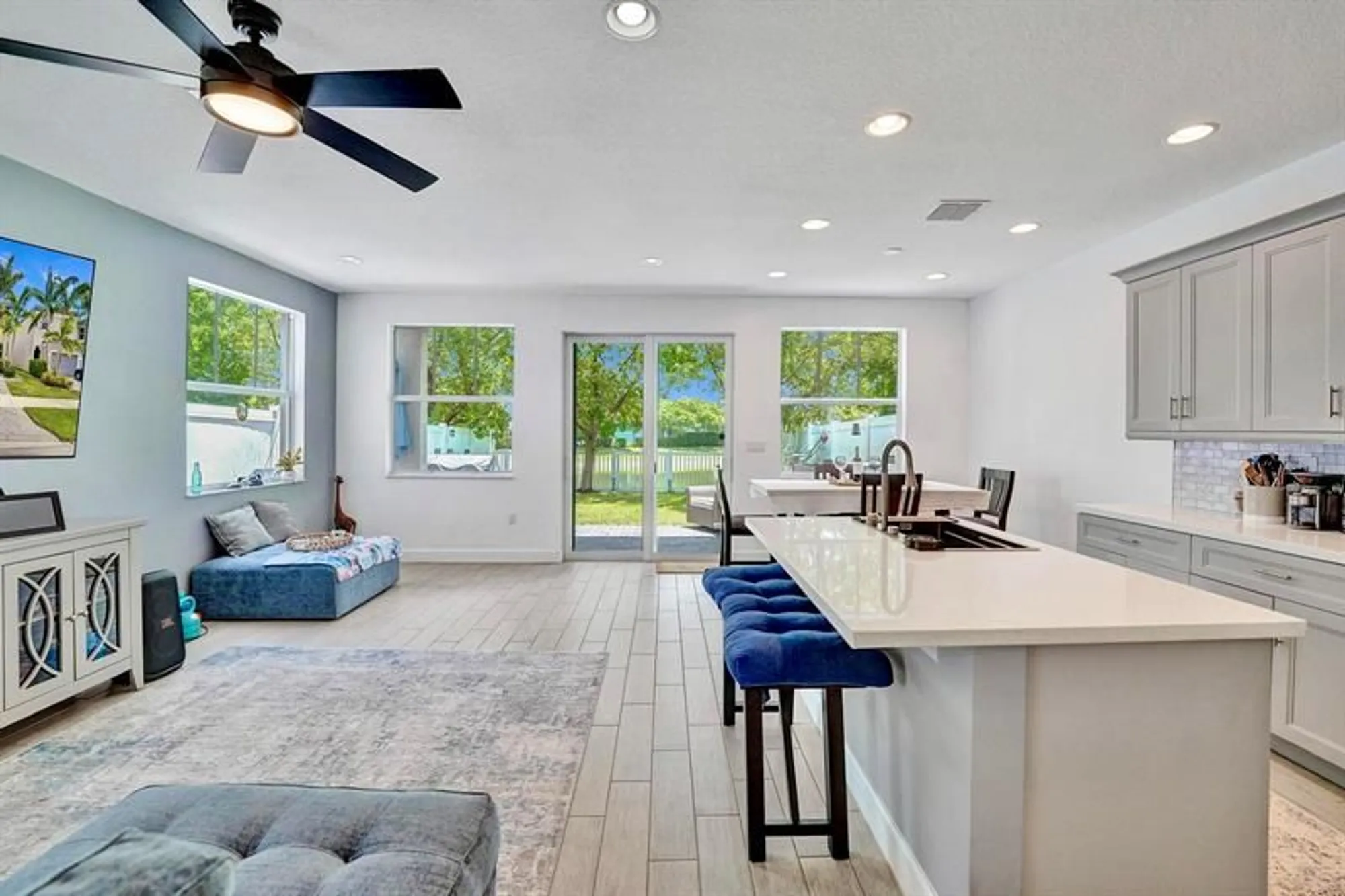 Property Slideshow image 4 of 47 | 4700 nw 48th ave, Tamarac, FL, 33319