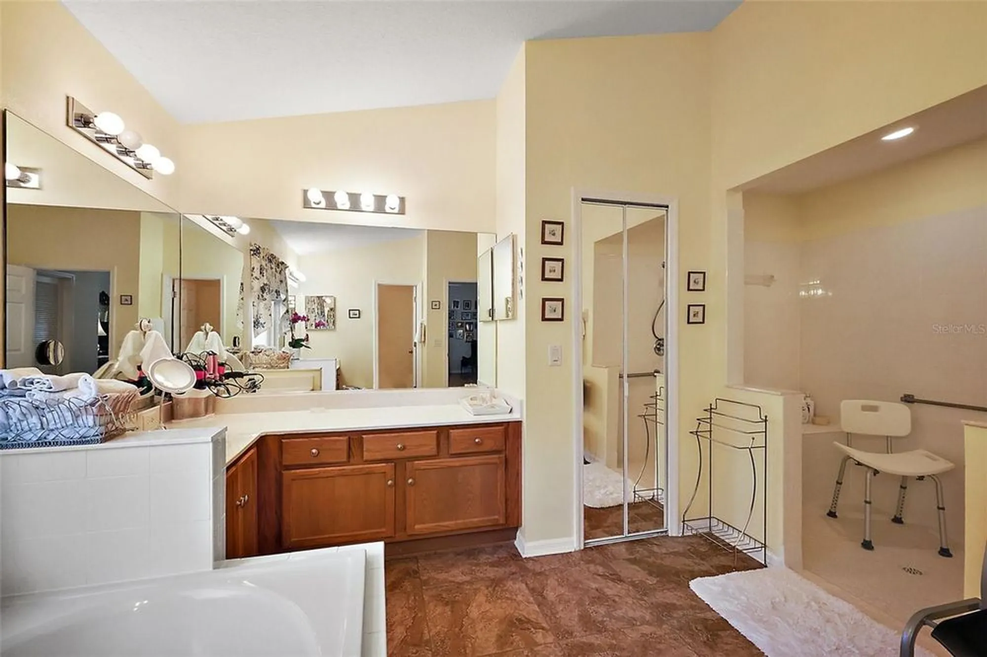 Property Slideshow image 21 of 41 | 4822 sawgrass lake cir, Leesburg, FL, 34748