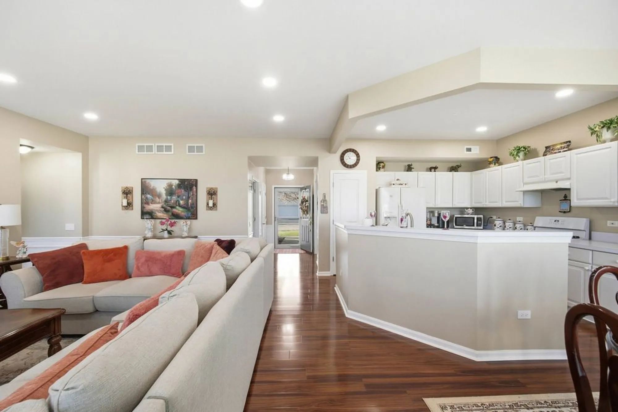 Property Slideshow image 6 of 22 | 12862 norfolk dr, Huntley, IL, 60142