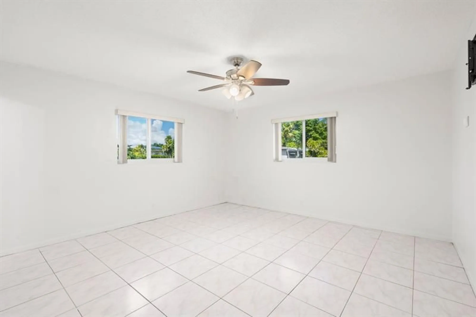 Property Slideshow image 10 of 34 | 1165 nw 67th ave, Margate, FL, 33063