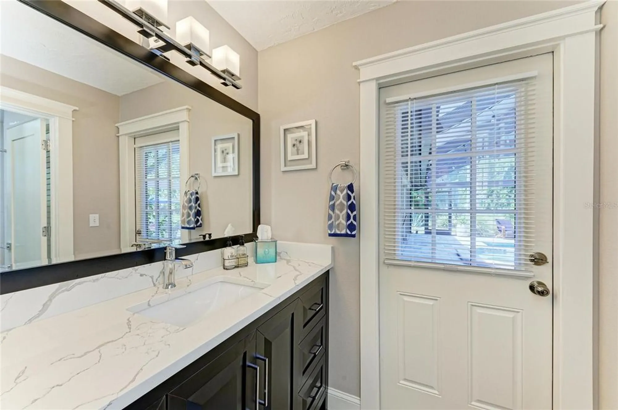 Property Slideshow image 43 of 69 | 8416 palm lakes ct, Sarasota, FL, 34243