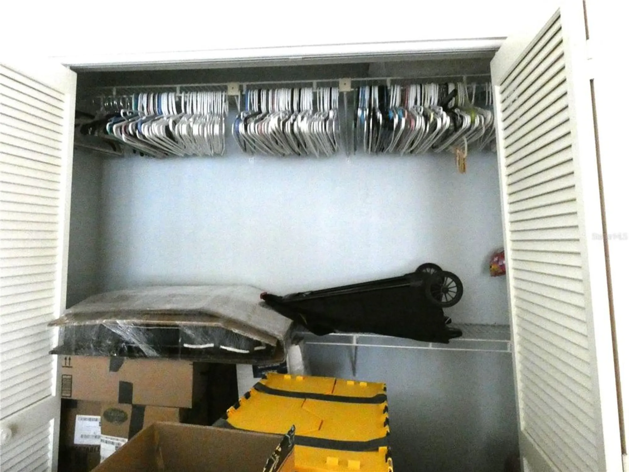 Property Slideshow image 22 of 33 | 11231 dollar lake dr apt 6, Port Richey, FL, 34668