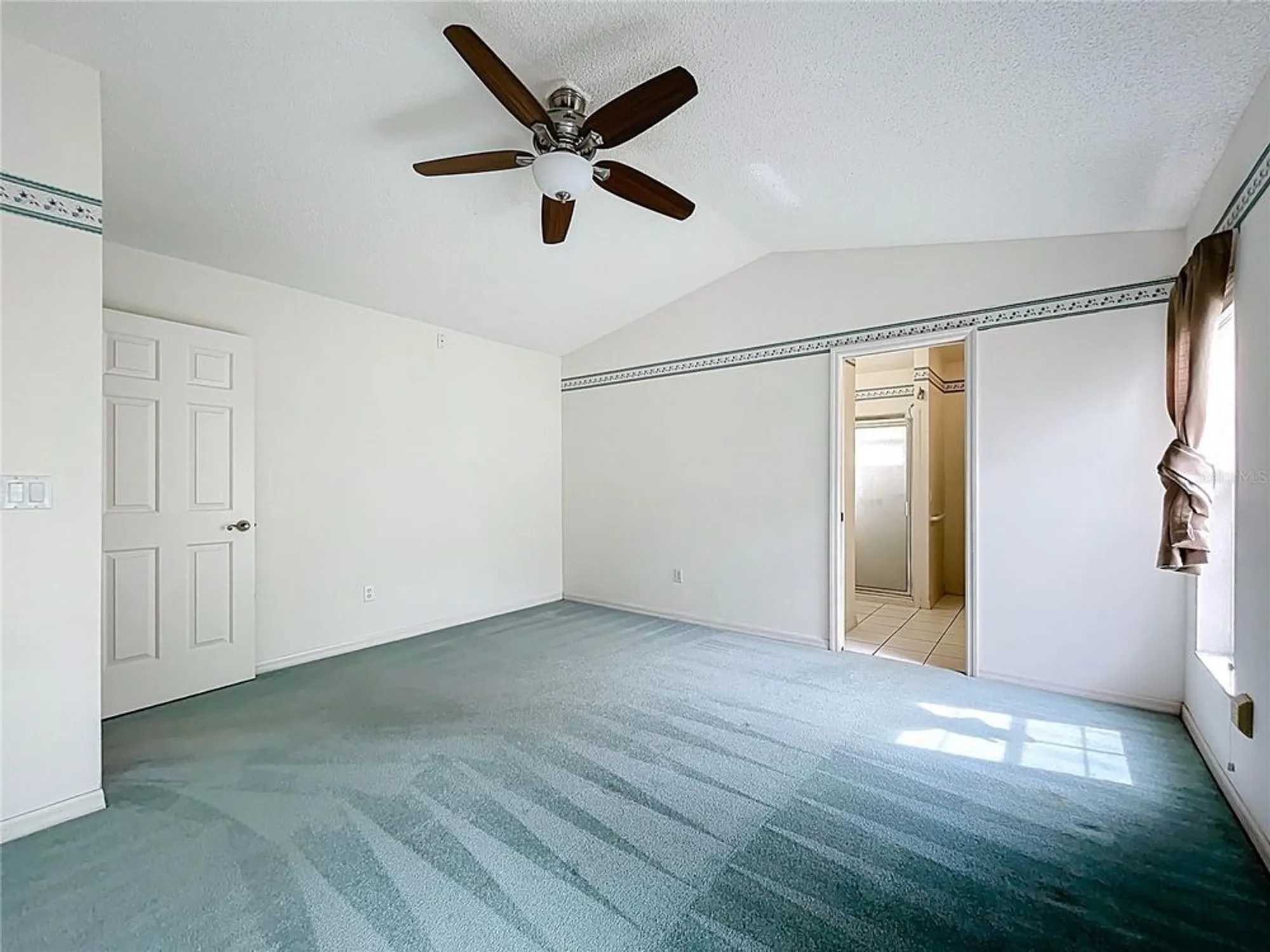 Property Slideshow image 19 of 63 | 5518 queen victoria dr, Leesburg, FL, 34748