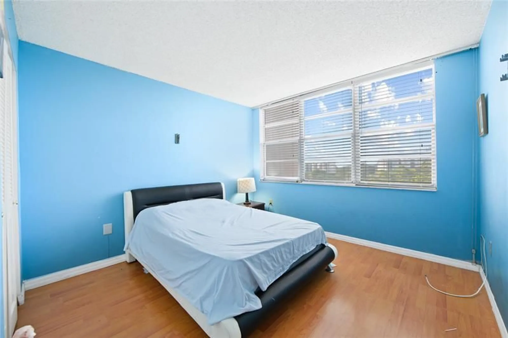 Property Slideshow image 13 of 28 | 1400 saint charles pl 615, Pembroke Pines, FL, 33026