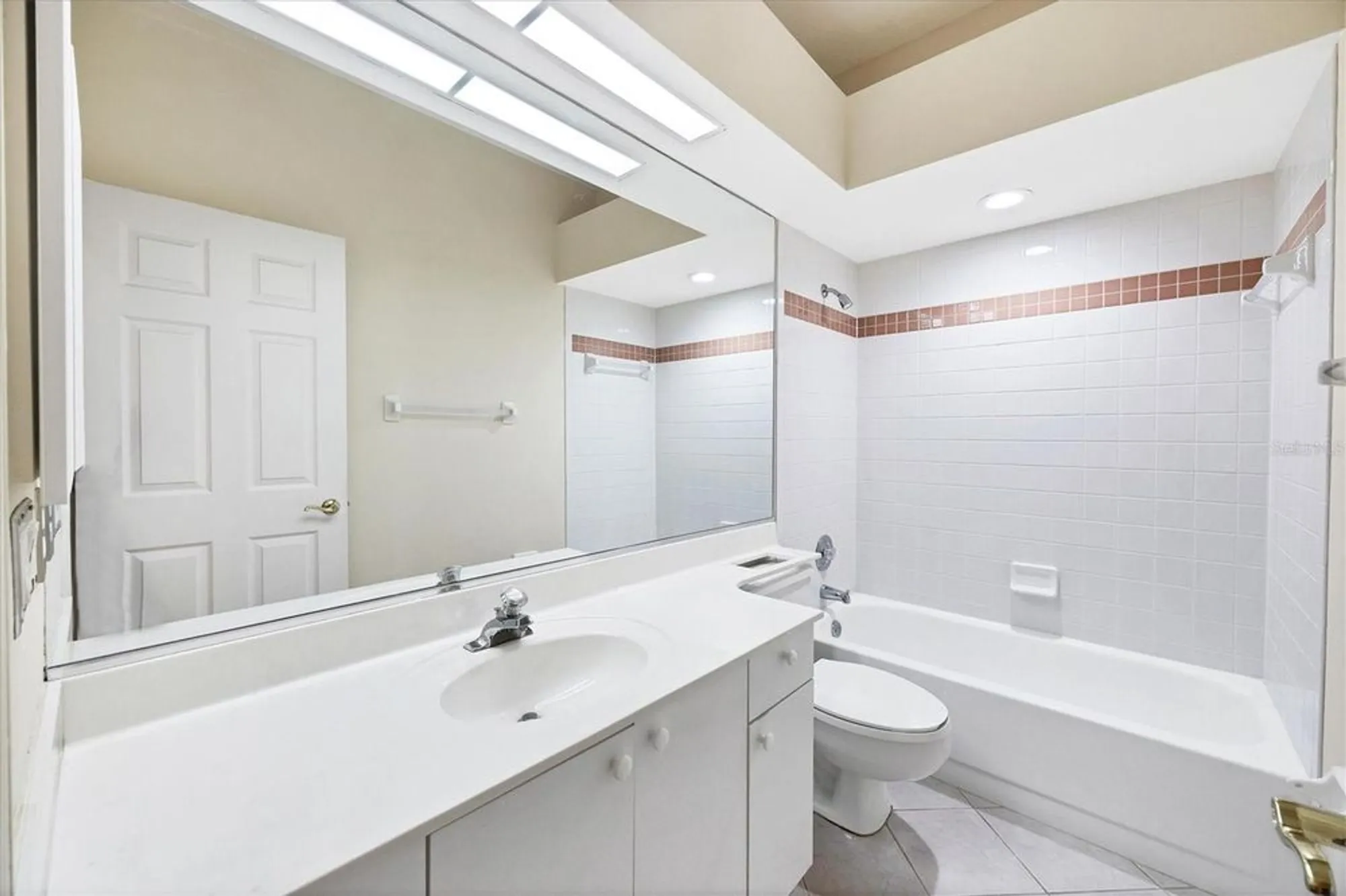 Property Slideshow image 22 of 55 | 6222 country club way, Sarasota, FL, 34243