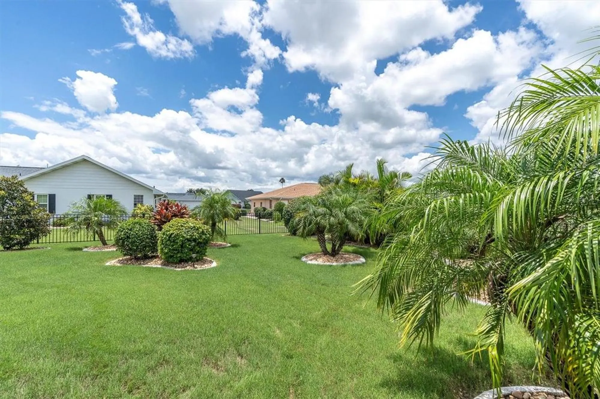 Property Slideshow image 31 of 54 | 301 thorn hill pl, Sun City Center, FL, 33573