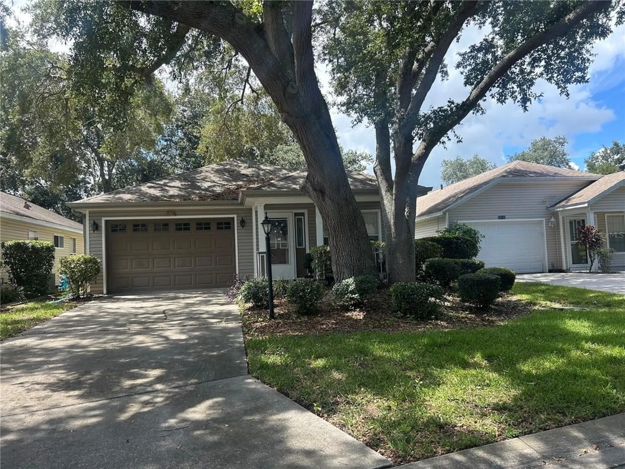 Property Slideshow image 2 of 28 | 25119 cranes roost cir, Leesburg, FL, 34748