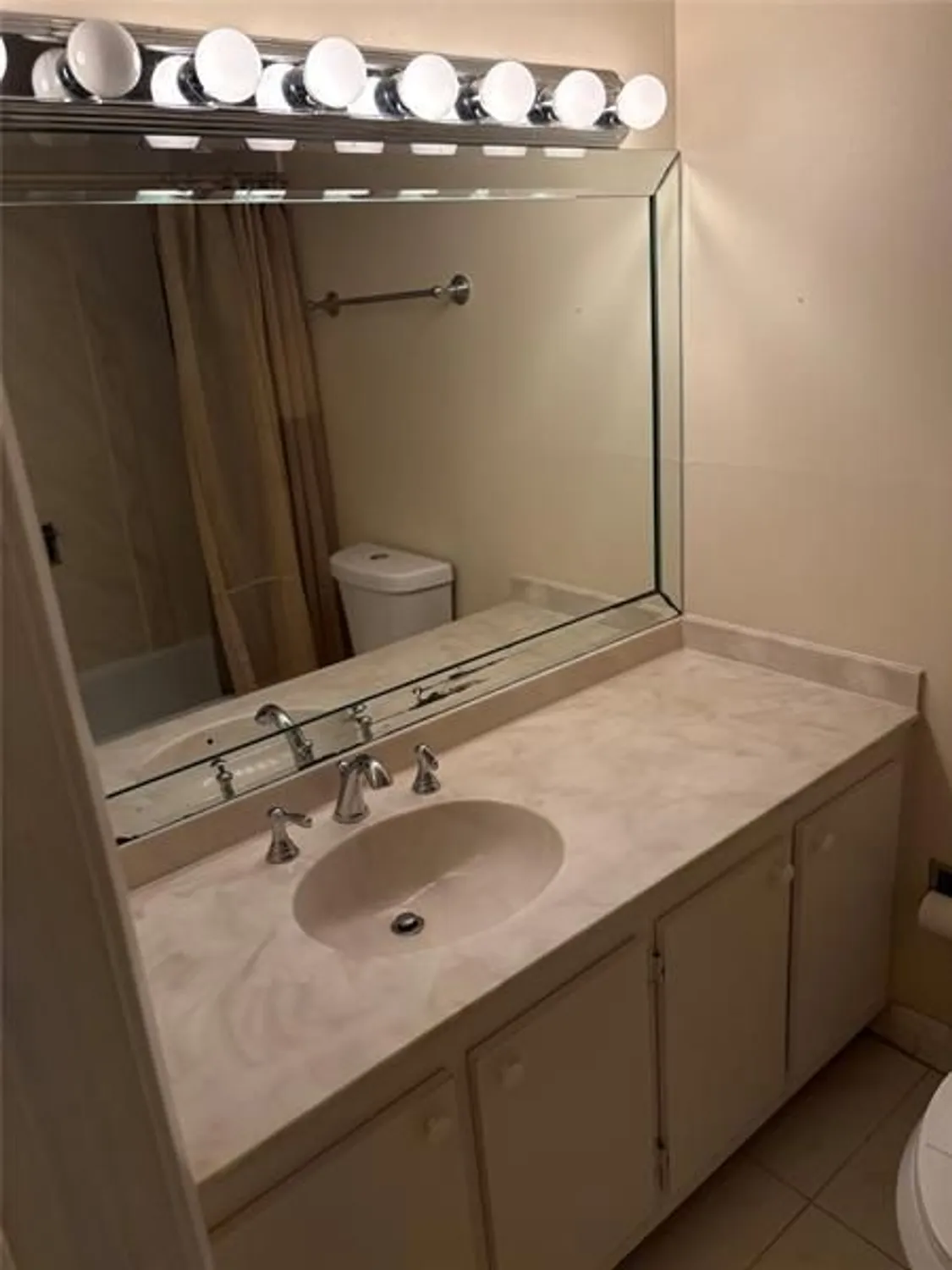 Property Slideshow image 14 of 17 | 5900 nw 44th st 607, Lauderhill, FL, 33319