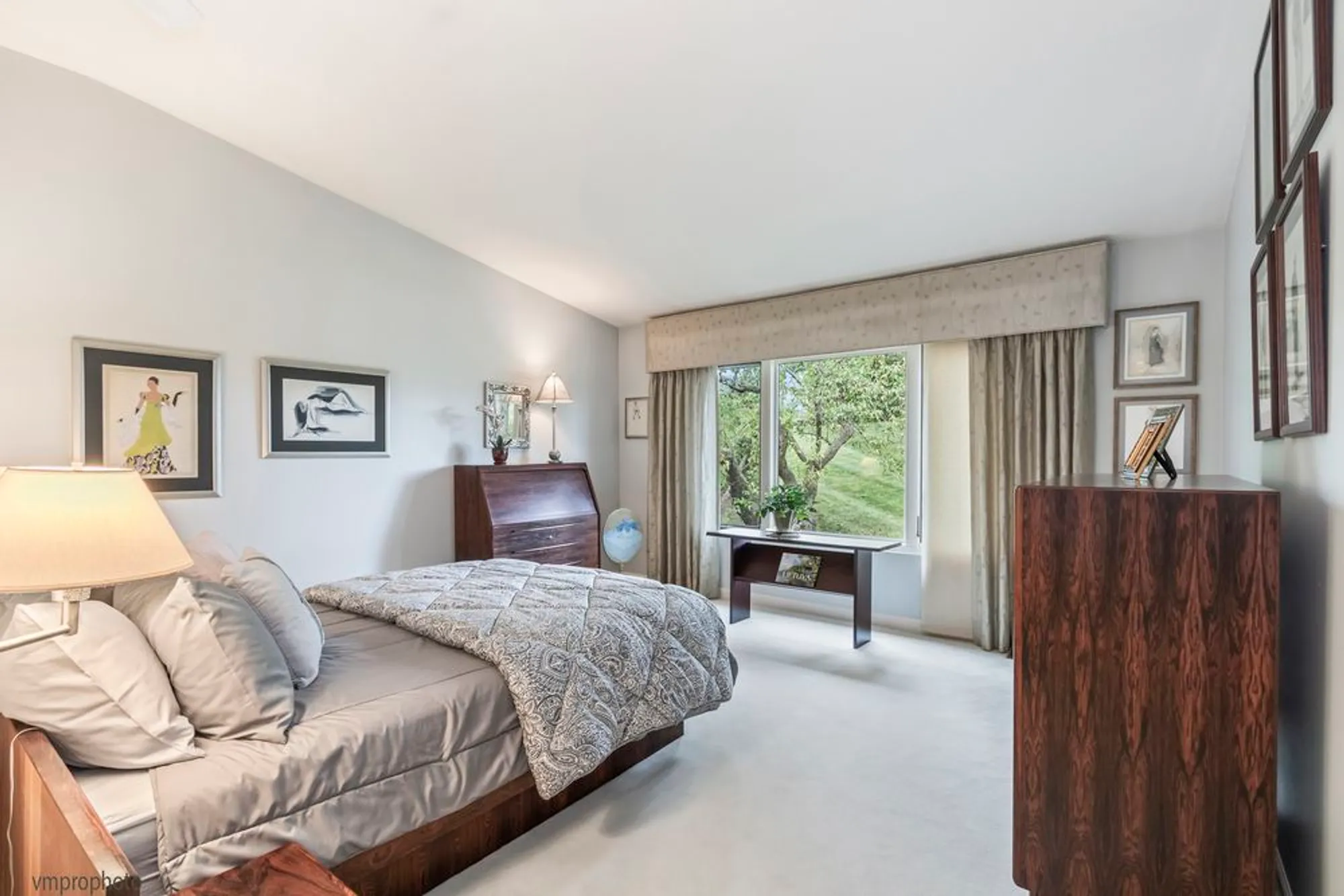 Property Slideshow image 17 of 37 | 68 thornhill ln, Lake Barrington, IL, 60010