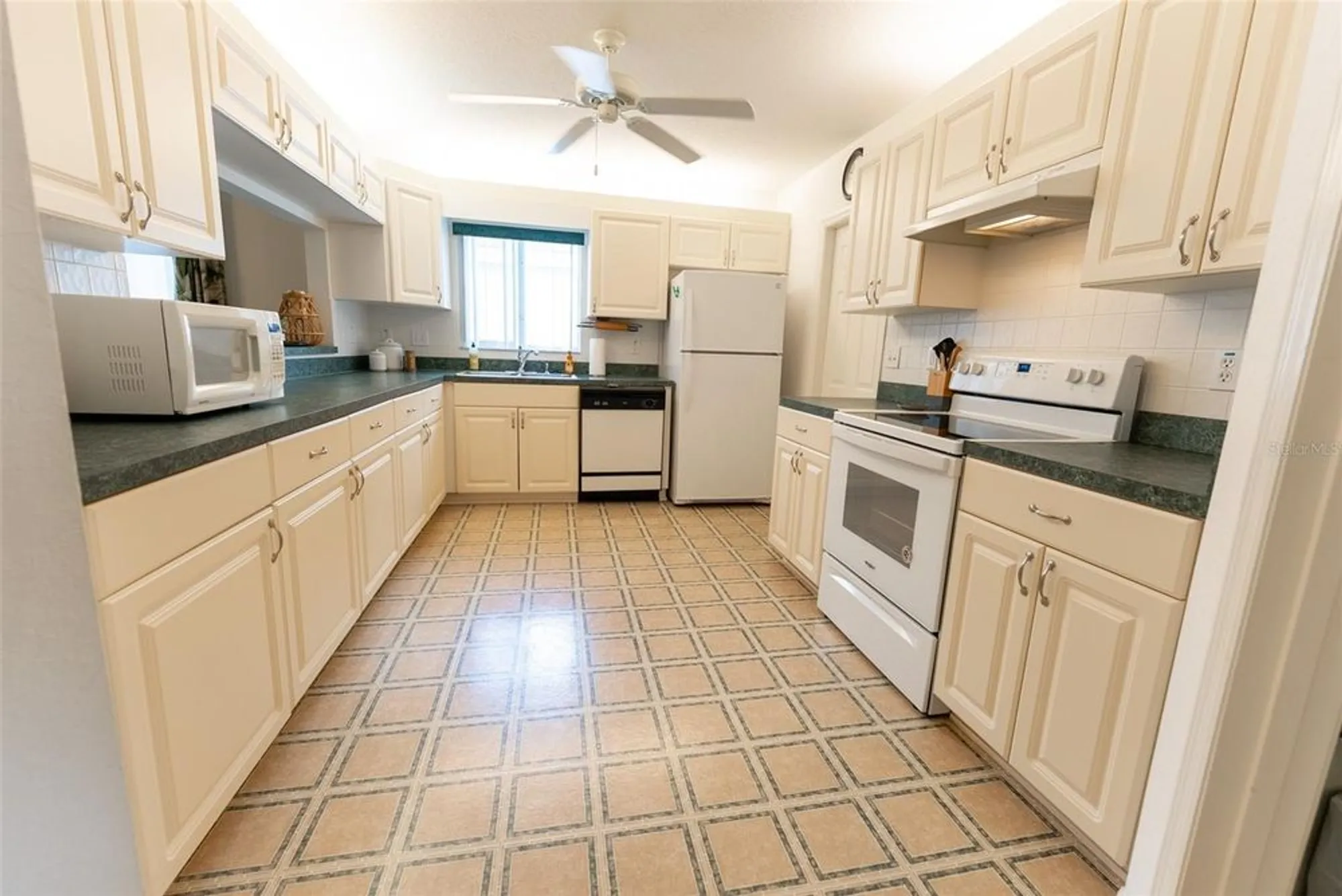 Property Slideshow image 8 of 49 | 8649 se 141st pl, Summerfield, FL, 34491