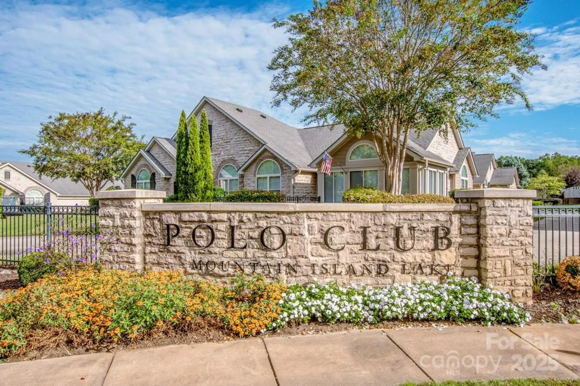 Property Slideshow image 6 of 25 | 4733 polo gate blvd, Charlotte, NC, 28216