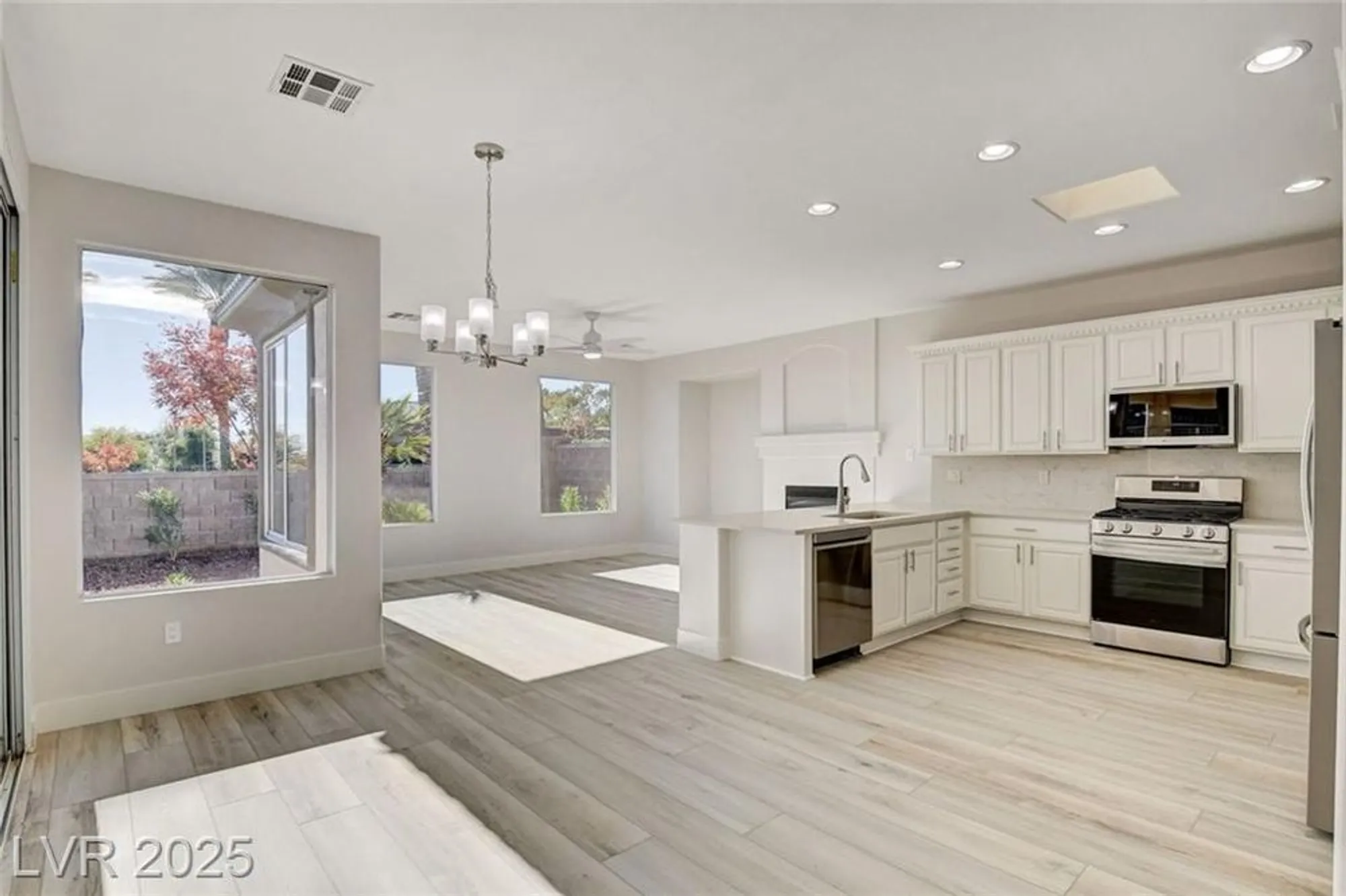 Property Slideshow image 7 of 57 | 10623 riva de fiore ave, Las Vegas, NV, 89135