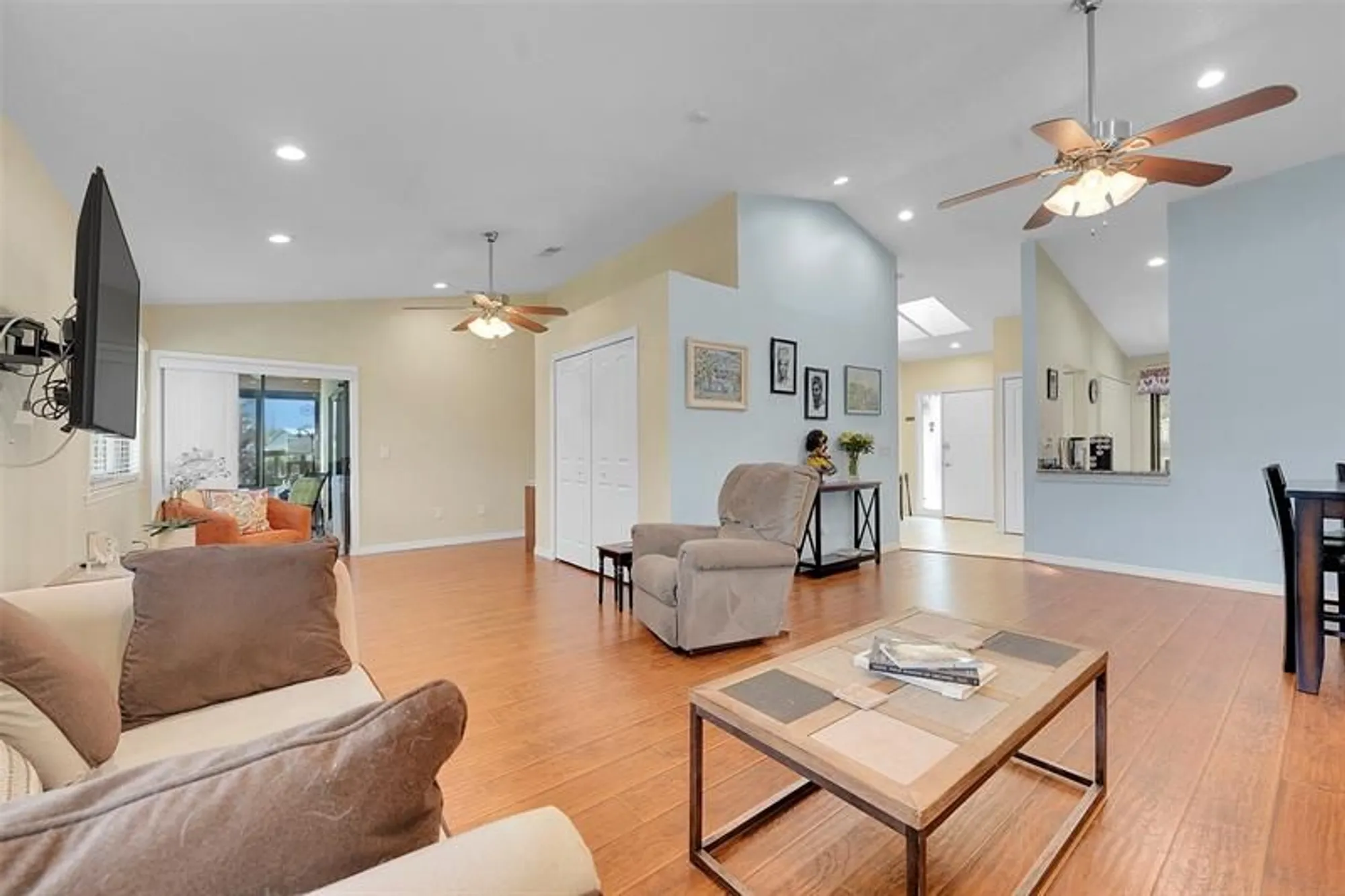 Property Slideshow image 10 of 53 | 468 long bow ct # 468, Royal Palm Beach, FL, 33411