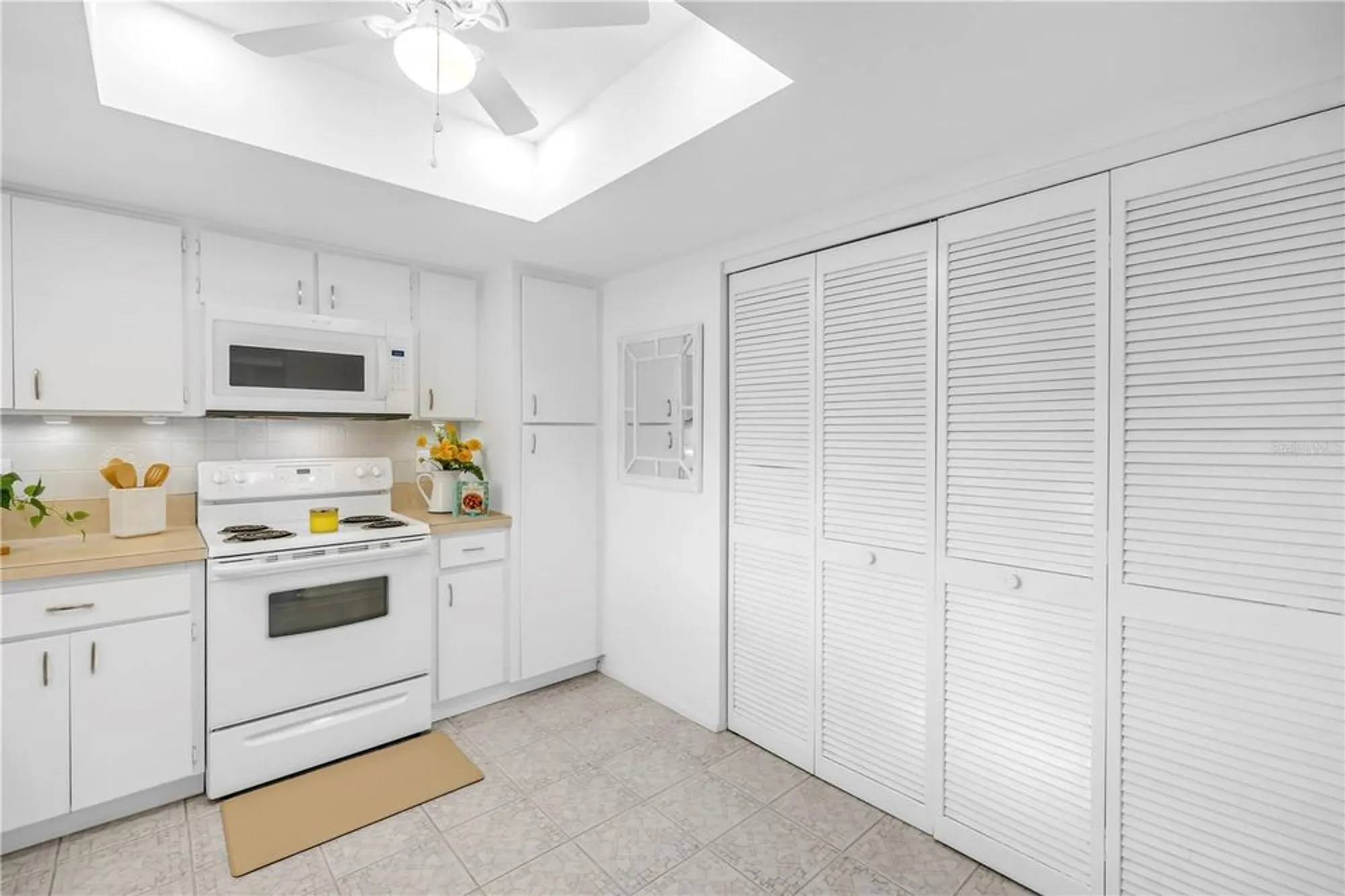 Property Slideshow image 6 of 52 | 2585 bay berry dr 43d, Clearwater, FL, 33763