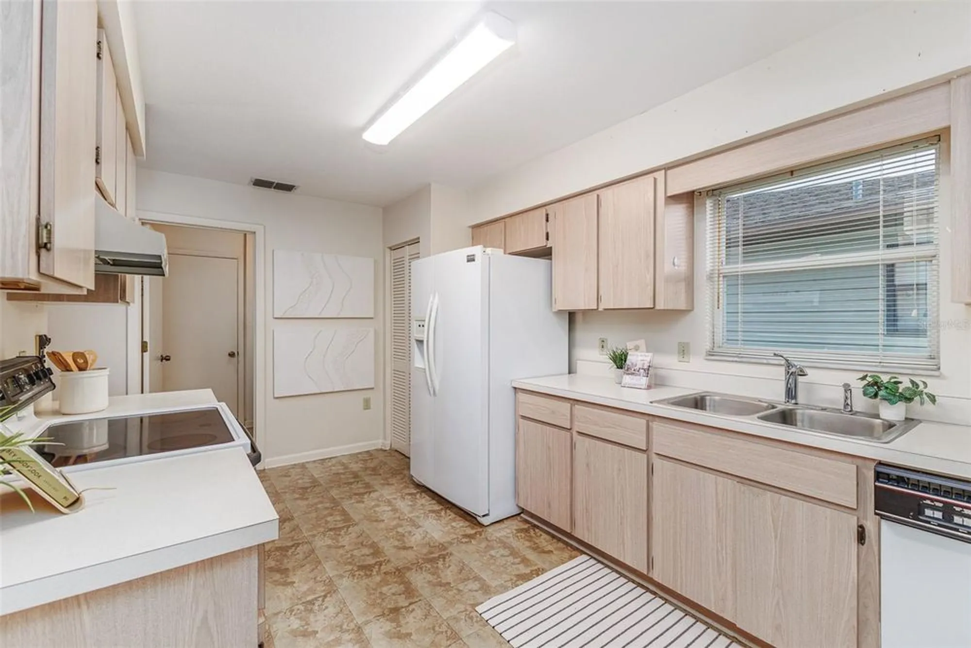 Property Slideshow image 12 of 40 | 4926 pleasant hollow trl, Lakeland, FL, 33811