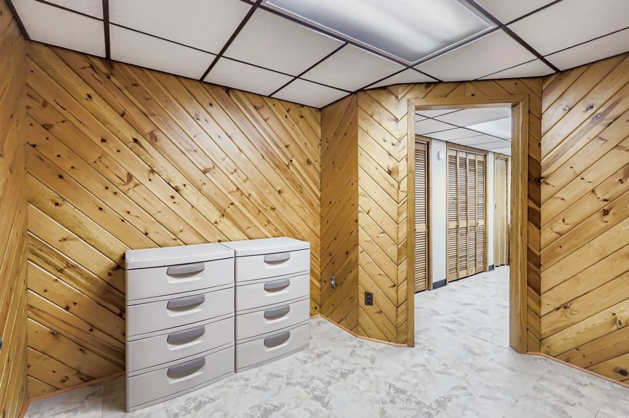 Property Slideshow image 25 of 53 | 668 shoreline rd, Lake Barrington, IL, 60010