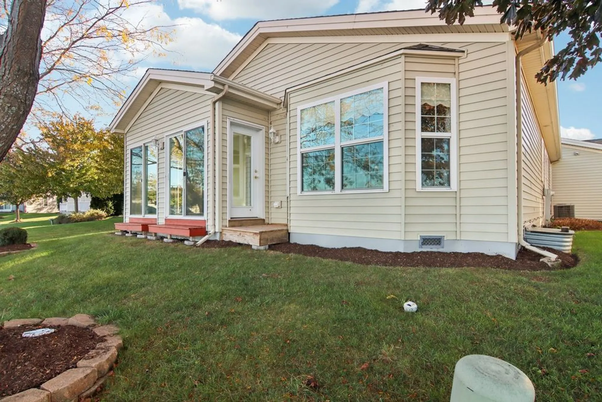 Property Slideshow image 29 of 39 | 328 legacy ct, Grayslake, IL, 60030