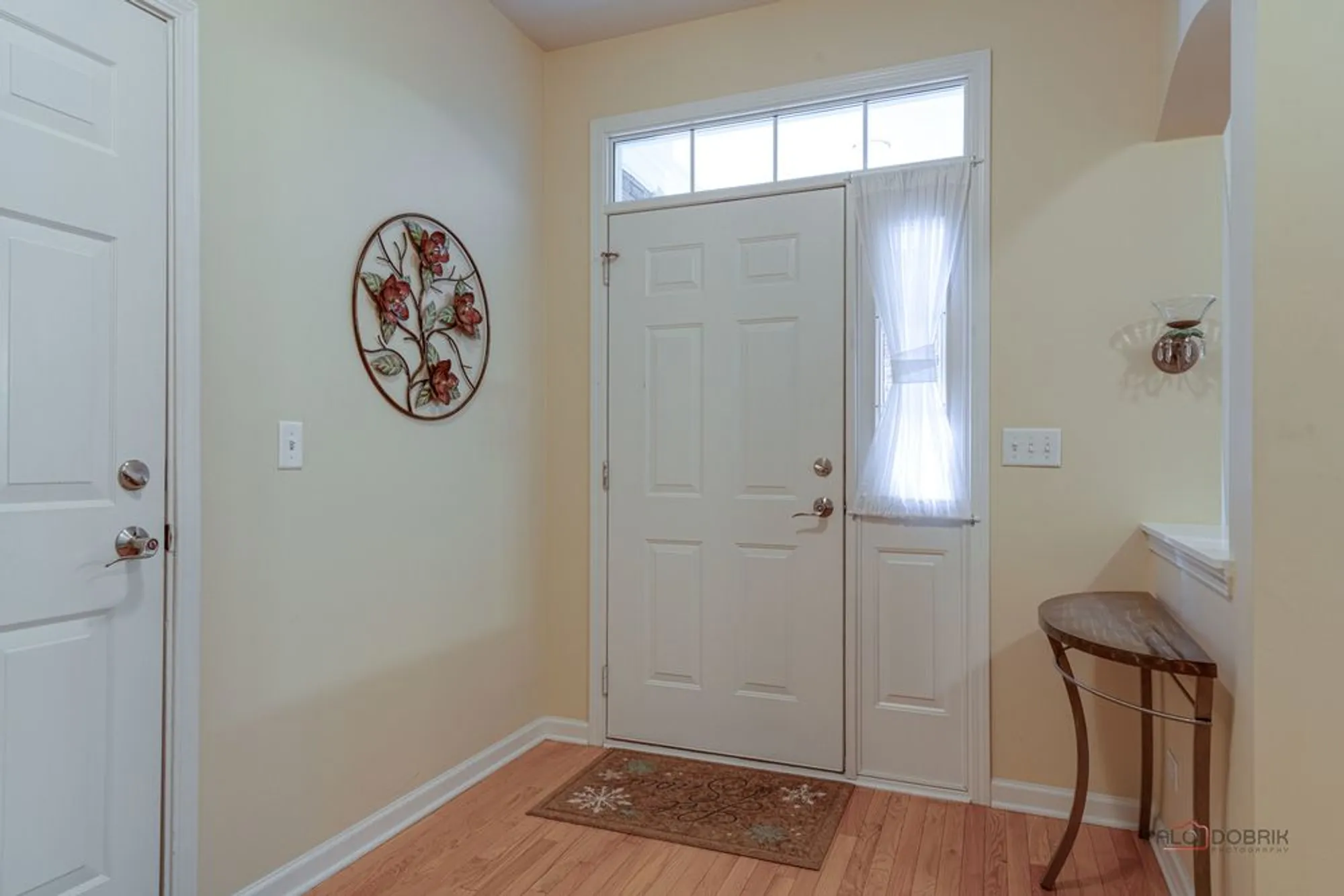 Property Slideshow image 4 of 36 | 1834 torrey pkwy, Libertyville, IL, 60048