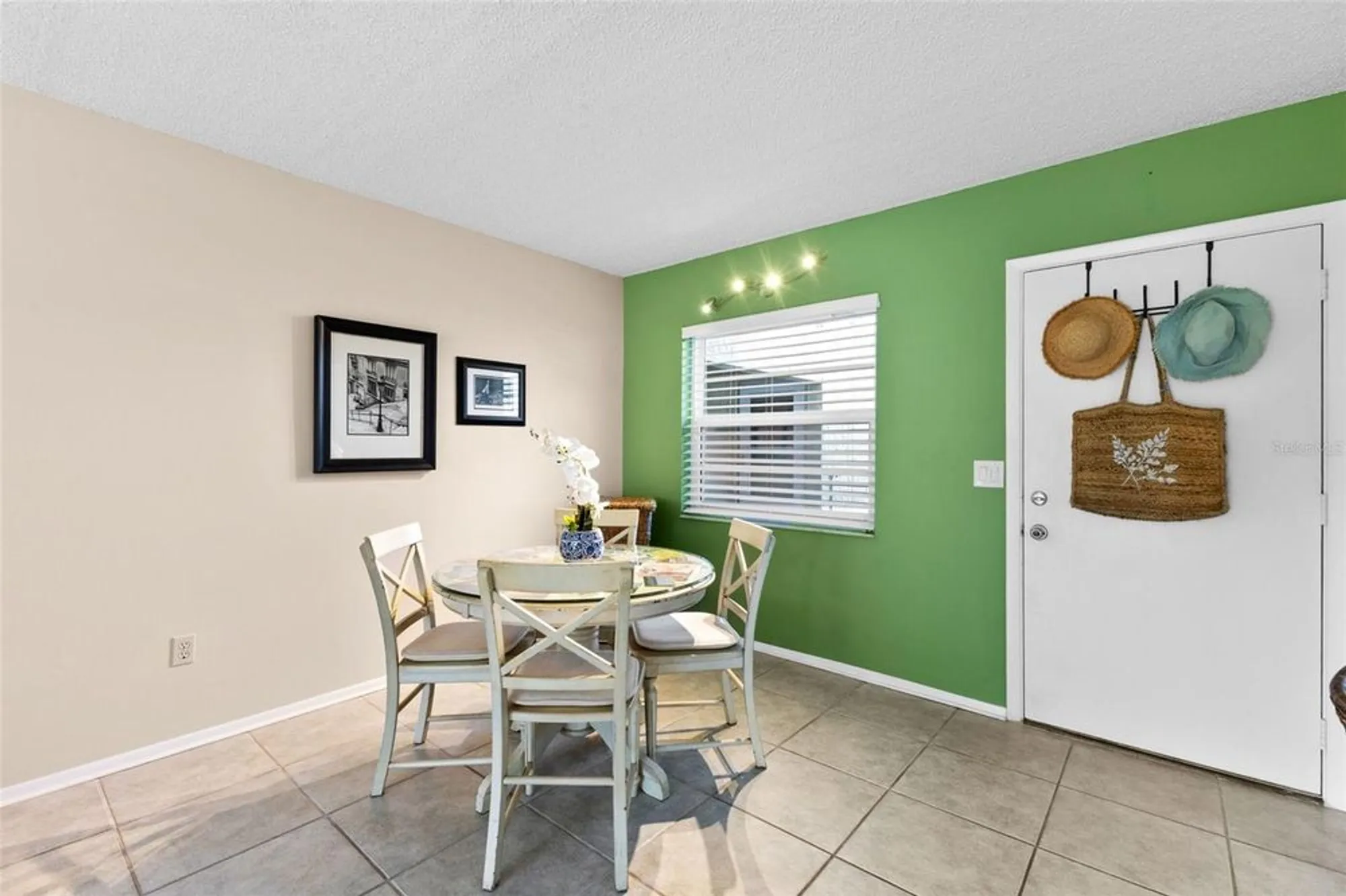 Property Slideshow image 4 of 49 | 1250 s pinellas ave apt 405, Tarpon Springs, FL, 34689