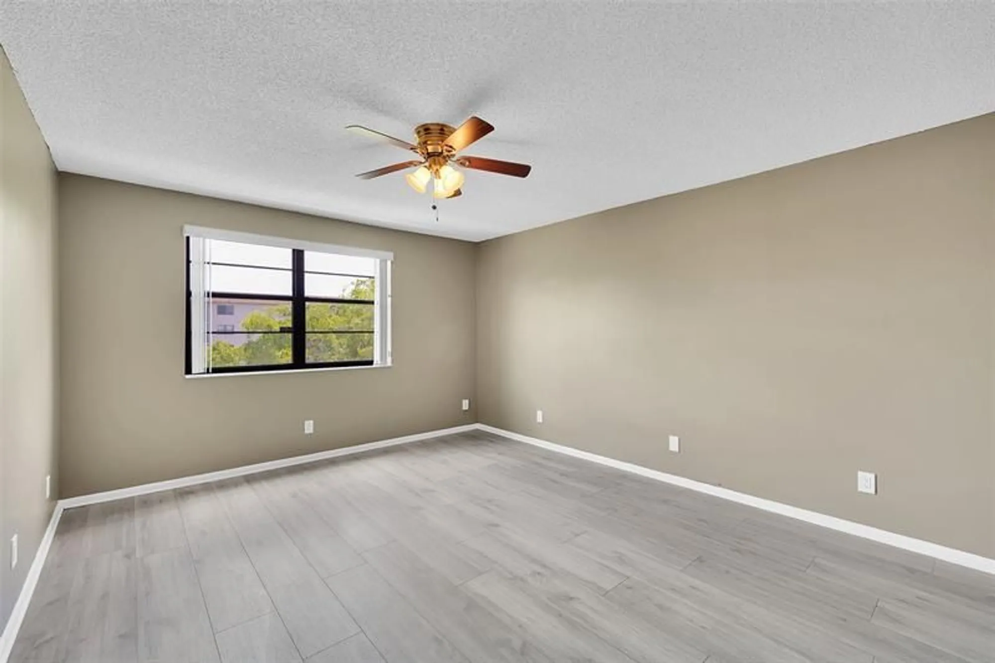 Property Slideshow image 19 of 30 | 4950 e sabal palm blvd 302, Tamarac, FL, 33319
