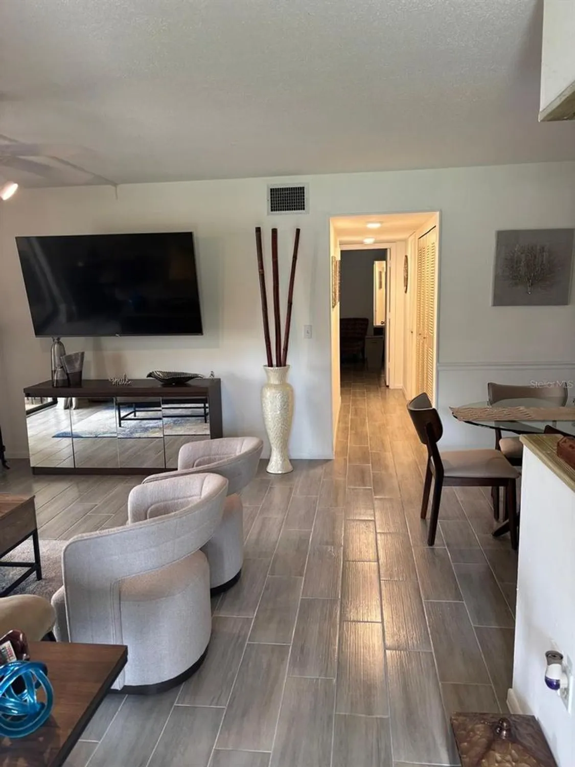 Property Slideshow image 4 of 24 | 5689 gardens dr, Sarasota, FL, 34243