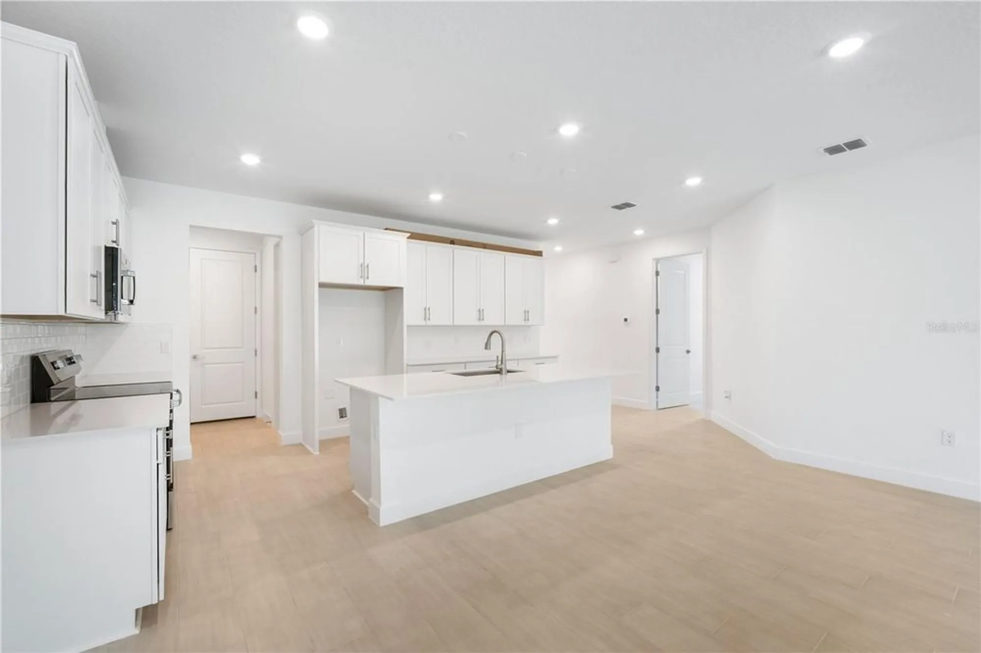 Property Slideshow image 16 of 48 | 9005 players dr, Weeki Wachee, FL, 34613