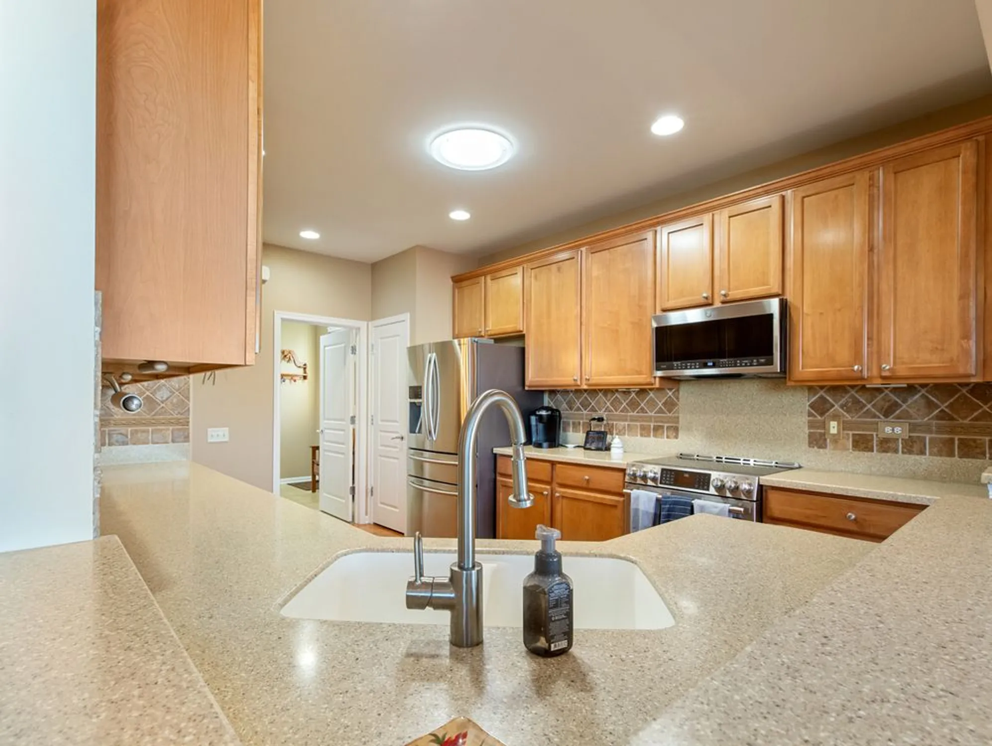 Property Slideshow image 10 of 36 | 3001 ravinia cir, Mundelein, IL, 60060