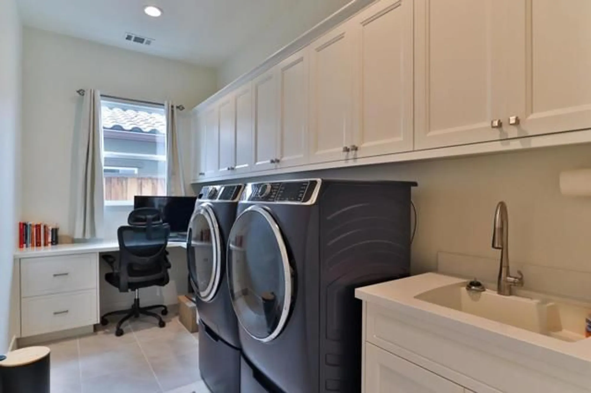 Property Slideshow image 31 of 52 | 2102 white oak dr, Hollister, CA, 95023